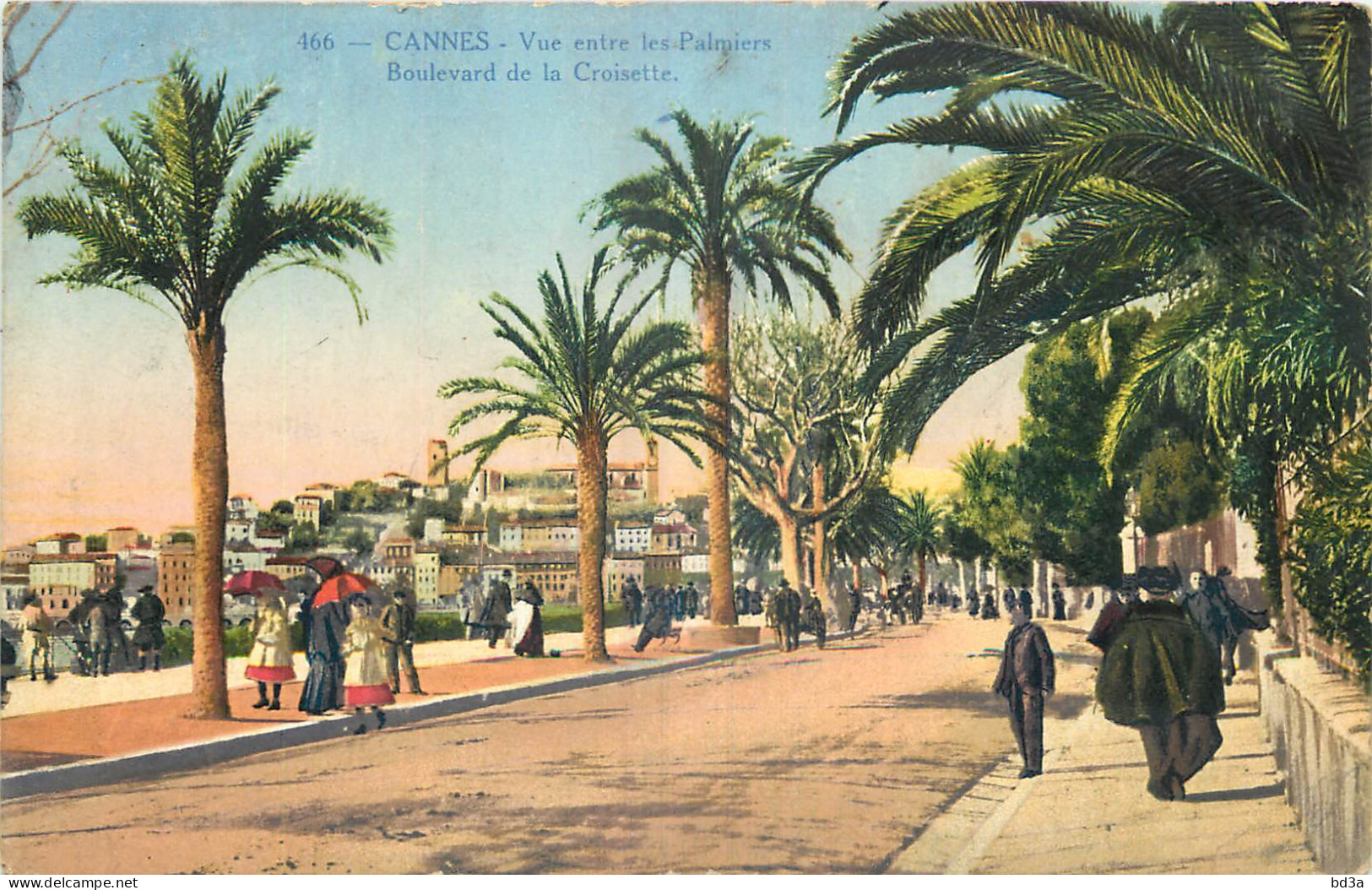 06 - CANNES - VUE ENTRE LES PALMIERS BOULEVARD DE LA CROISETTE   - Cannes