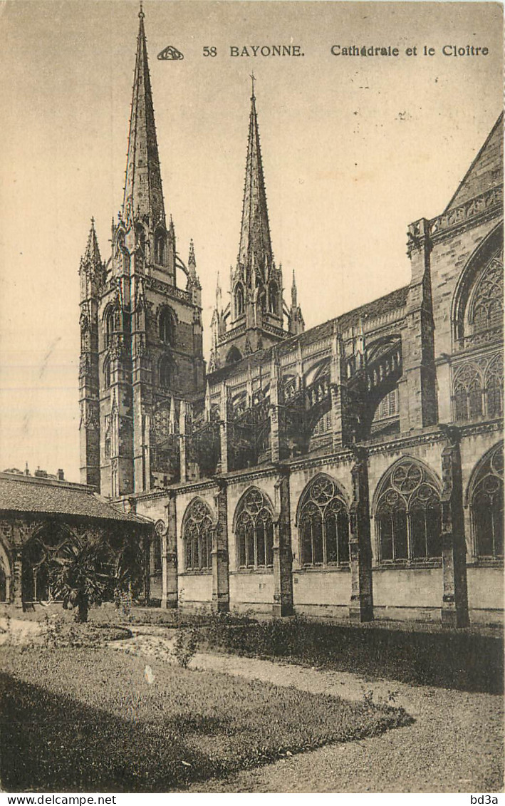 64 - BAYONNE - CATHEDRALE ET LE CLOITRE - Bayonne