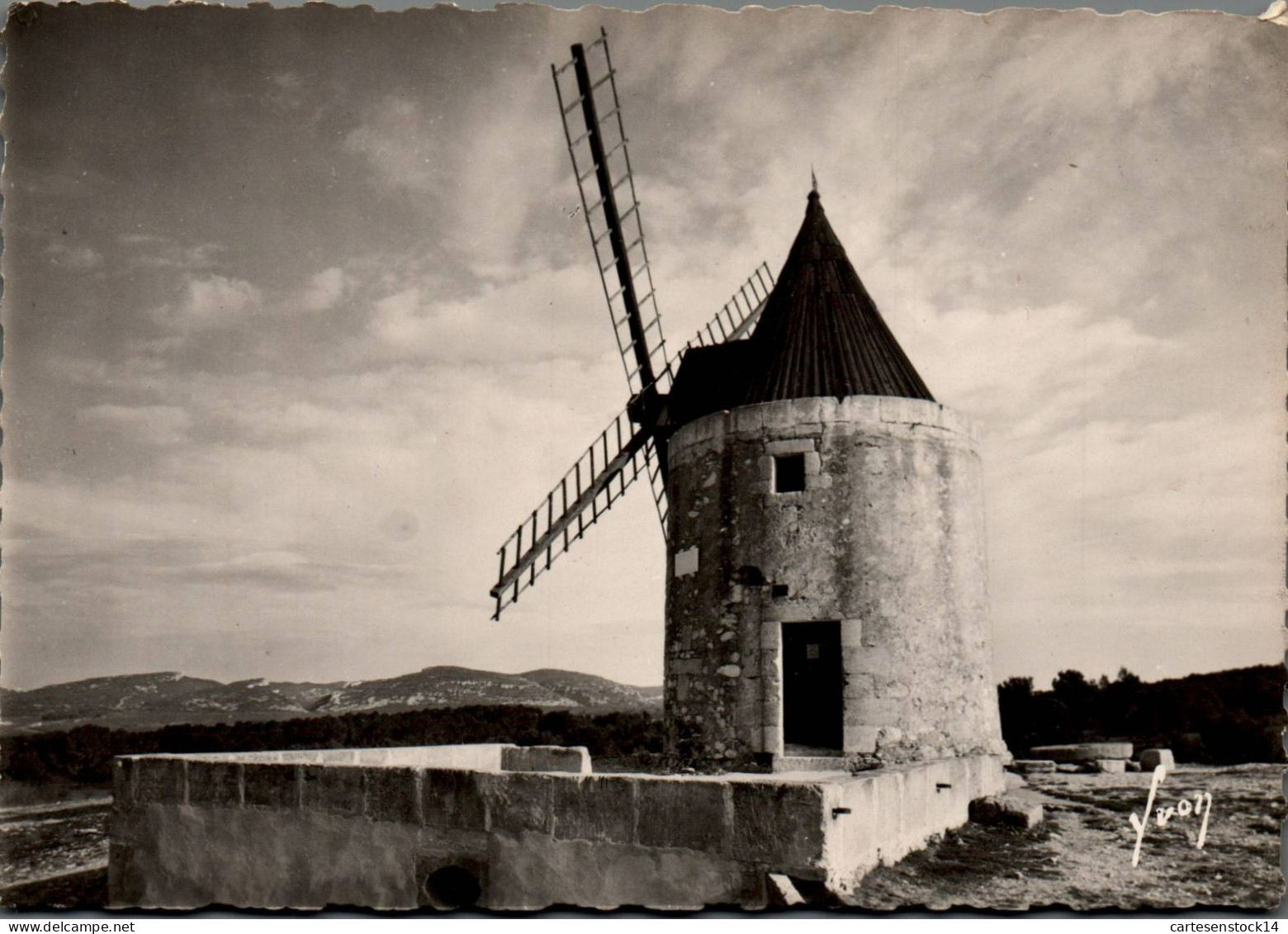 N°1989 W -cpsm Fontvieille -le Moulin- - Windmills