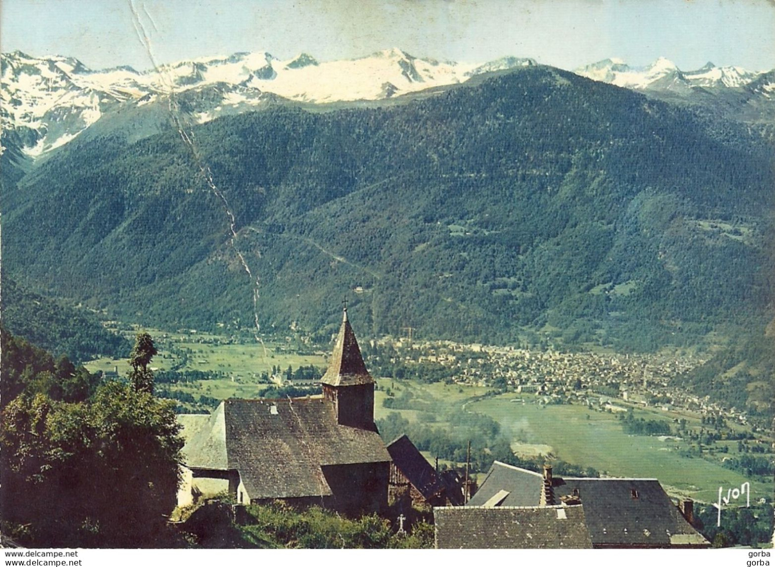 *CPM - 31 - LUCHON - Vue Prise De Sode, Au Fond Superbagnères Et Le Massif Des Crabioules - Luchon