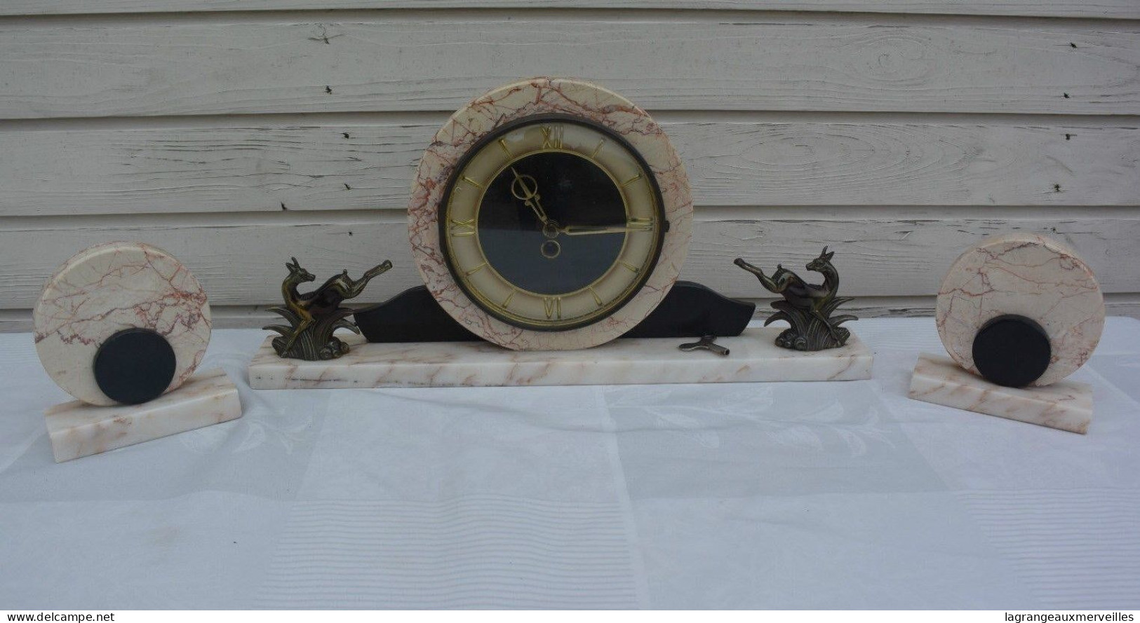 E1 Ancienne Horloge De Cheminée En Marbre Noir Et Rose Old Clock - Clocks