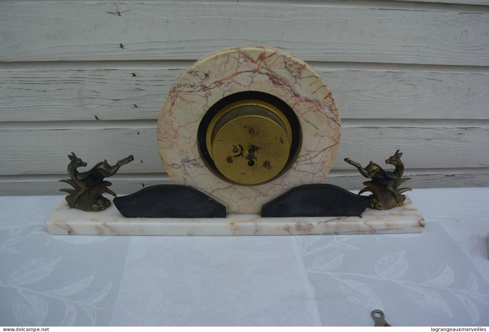 E1 Ancienne Horloge De Cheminée En Marbre Noir Et Rose Old Clock - Relojes