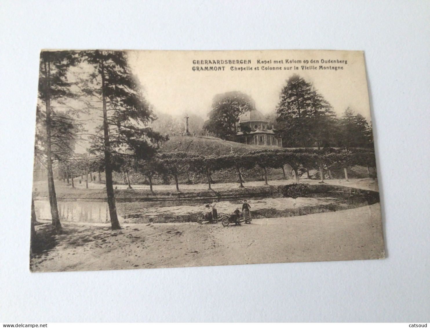 Carte Postale Ancienne (1933) Geeraardsbergen Kapel Met Kolom Op Den Oudenberg - Geraardsbergen