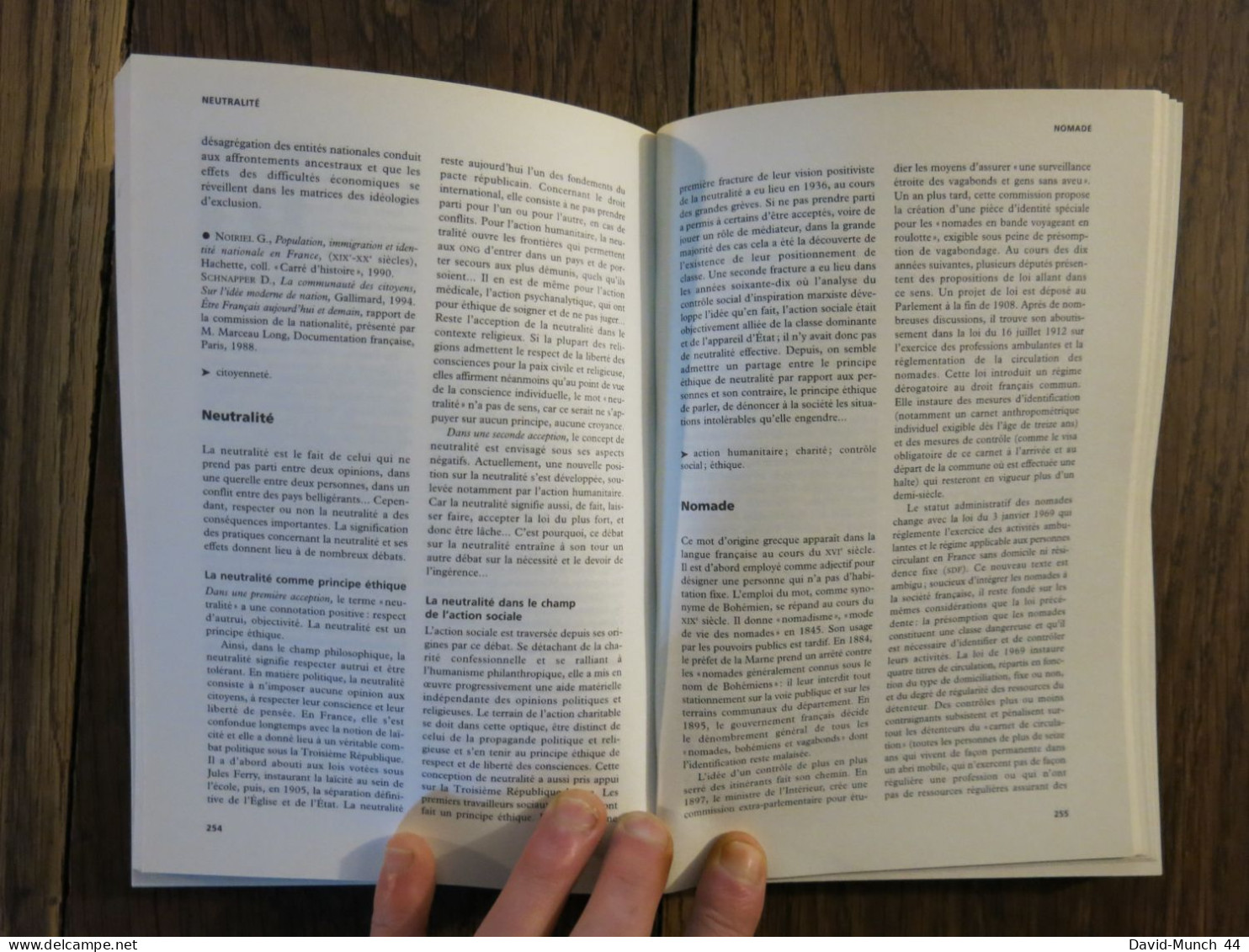 Dictionnaire critique d'action sociale dirigé par Jean-Yves Barreyre. Bayard éditions, Collection Travail Social. 2002