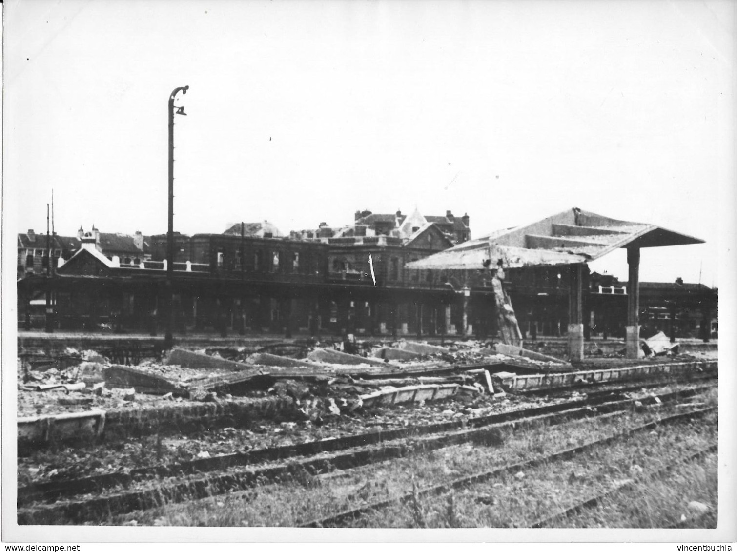Grande Photo SNCF Gare De Dunkerque Ville Destruction Seconde Guerre Mondiale WW2 24x18 Cm - Eisenbahnen