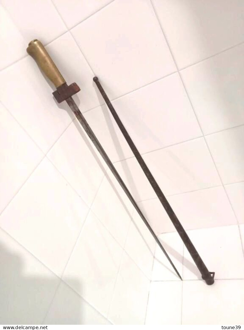 BaÏonnette   Fusil  LEBEL  Guerre  14 - 18  +  Médaille  En  CADEAU - Knives/Swords