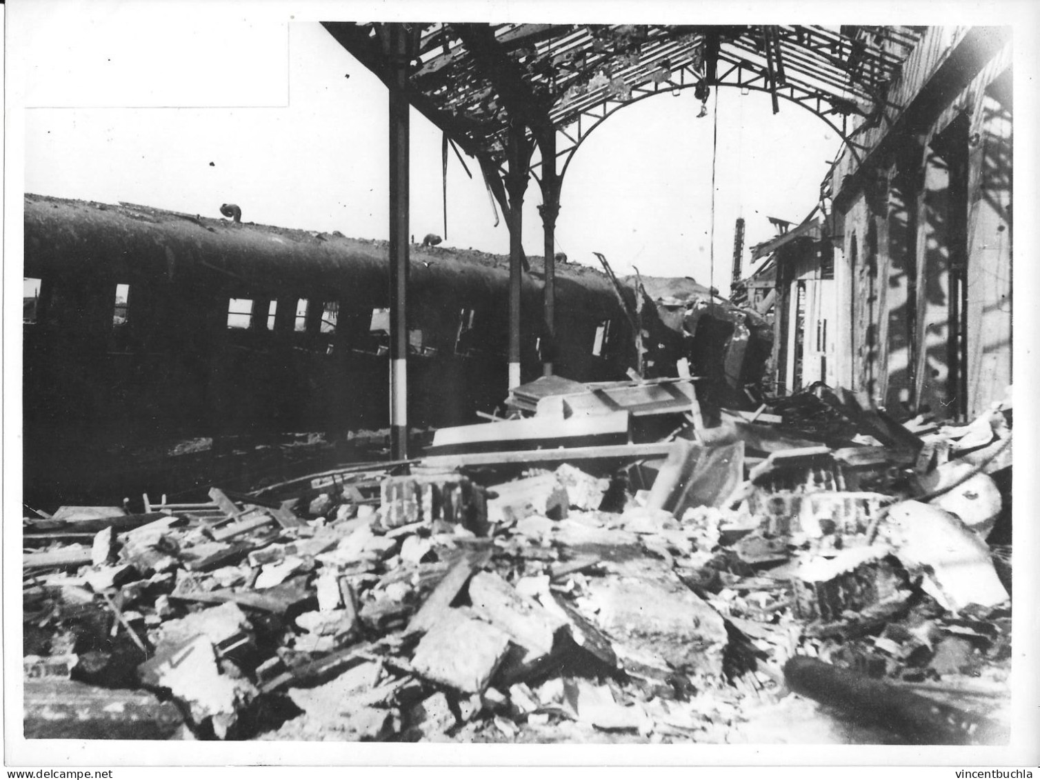 Grande Photo SNCF Gare De Creil Quai N°1 Destruction Après Seconde Guerre Mondiale WW2 24x18 Cm - Treinen