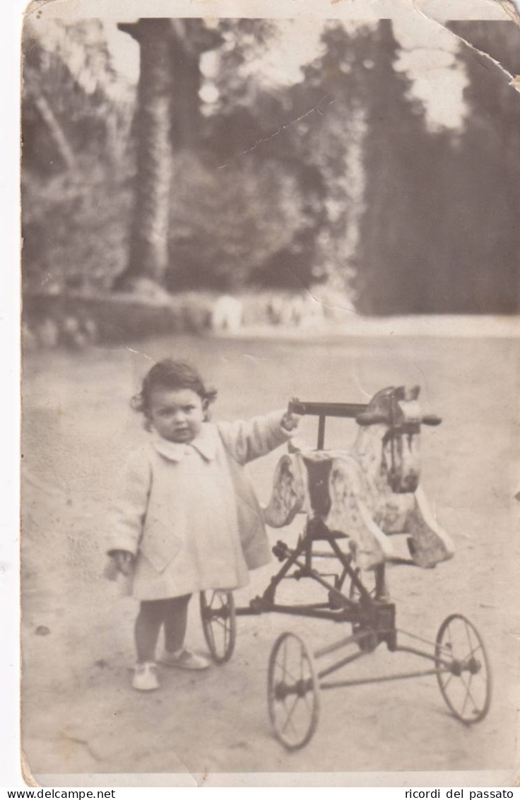 Foto Cartolina D'epoca - Tematica Bambini  Con Giocattolo - Anonymous Persons