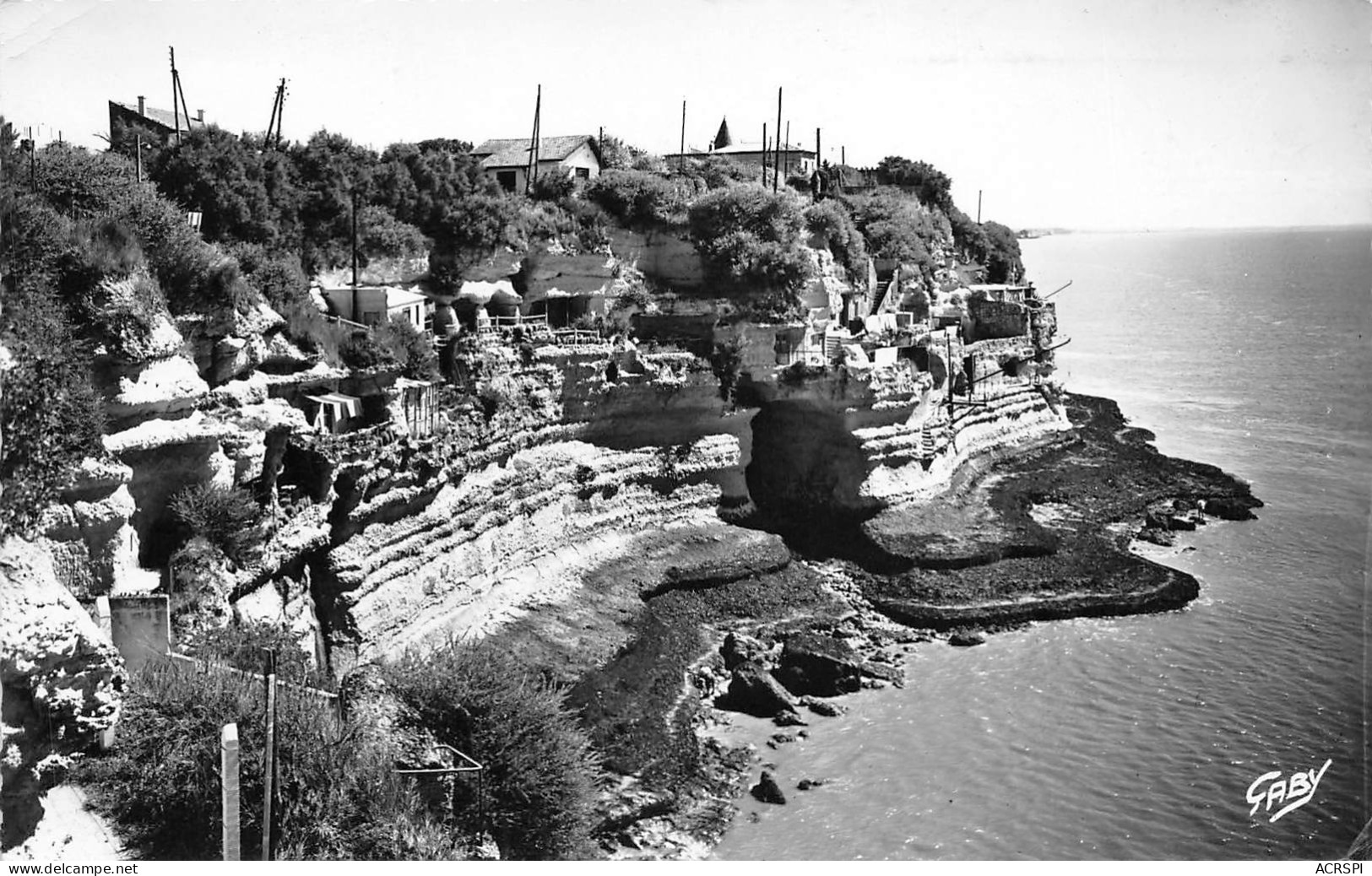 17  MESCHERS SUR GIRONDE LES BAINS Au Bord De Mer Grotte Des Fontaines (Scans R/V) N° 79 \MO7003 - Meschers