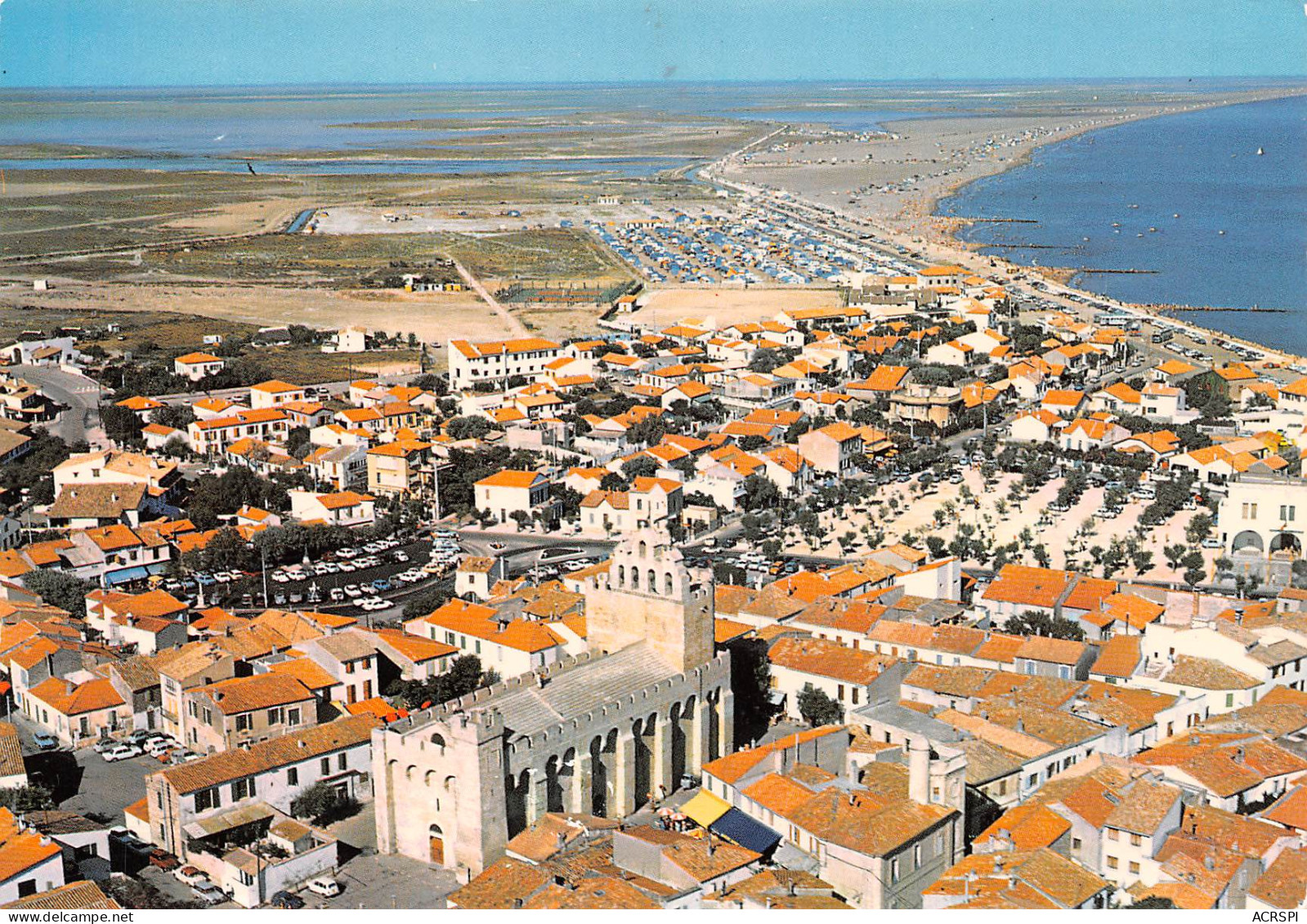 SAINTES MARIES De La MER Vue Générale Aérienne De La Ville Et L'église Non Circulé (scan R/V) N° 39 \MO7021 - Saintes Maries De La Mer