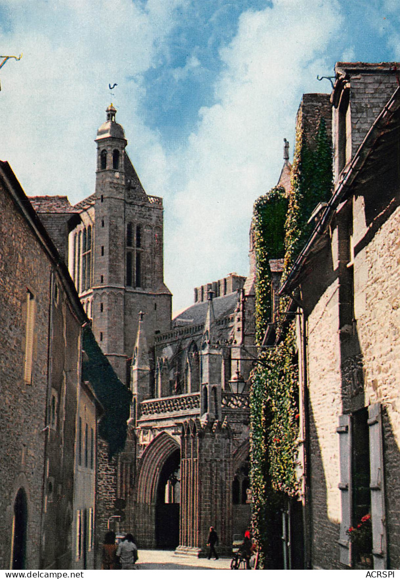 35 DOL DE BRETAGNE Cathédrale St SAMSON Vue De La Rue Ceinte Carte Vierge Non Circulé (Scan R/V ) N° 60 \MO7025 - Dol De Bretagne