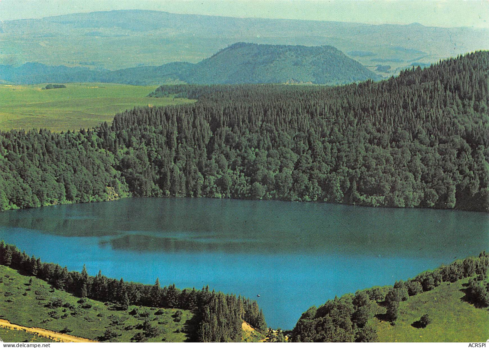 63  BESSE Le Lac PAVIN   Carte Vierge Non Circulé  (Scans R/V) N° 28 \MO7039 - Besse Et Saint Anastaise