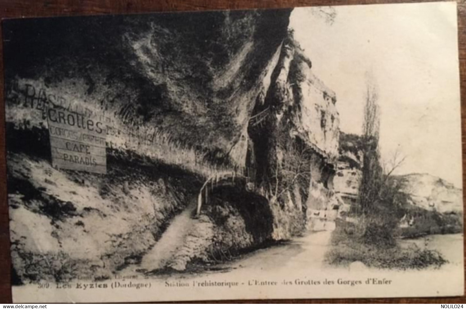 Cpa 24 Dordogne, Les Eyzies, L'entrée Des Grottes Des Gorges D'Enfer, Enseigne Café Paradis, éd L.Garde, écrite En 1924 - Les Eyzies