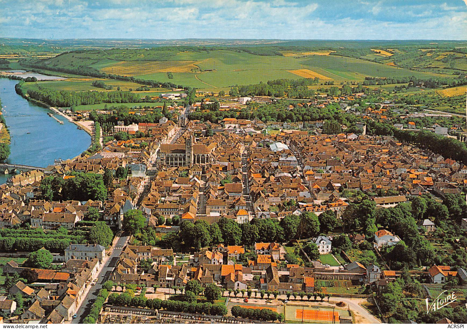 89 Villeneuve-sur-Yonne Vue Aérienne  Carte Vierge Non Circulé édition Valoire (Scans R/V) N° 37 \MO7049 - Villeneuve-sur-Yonne