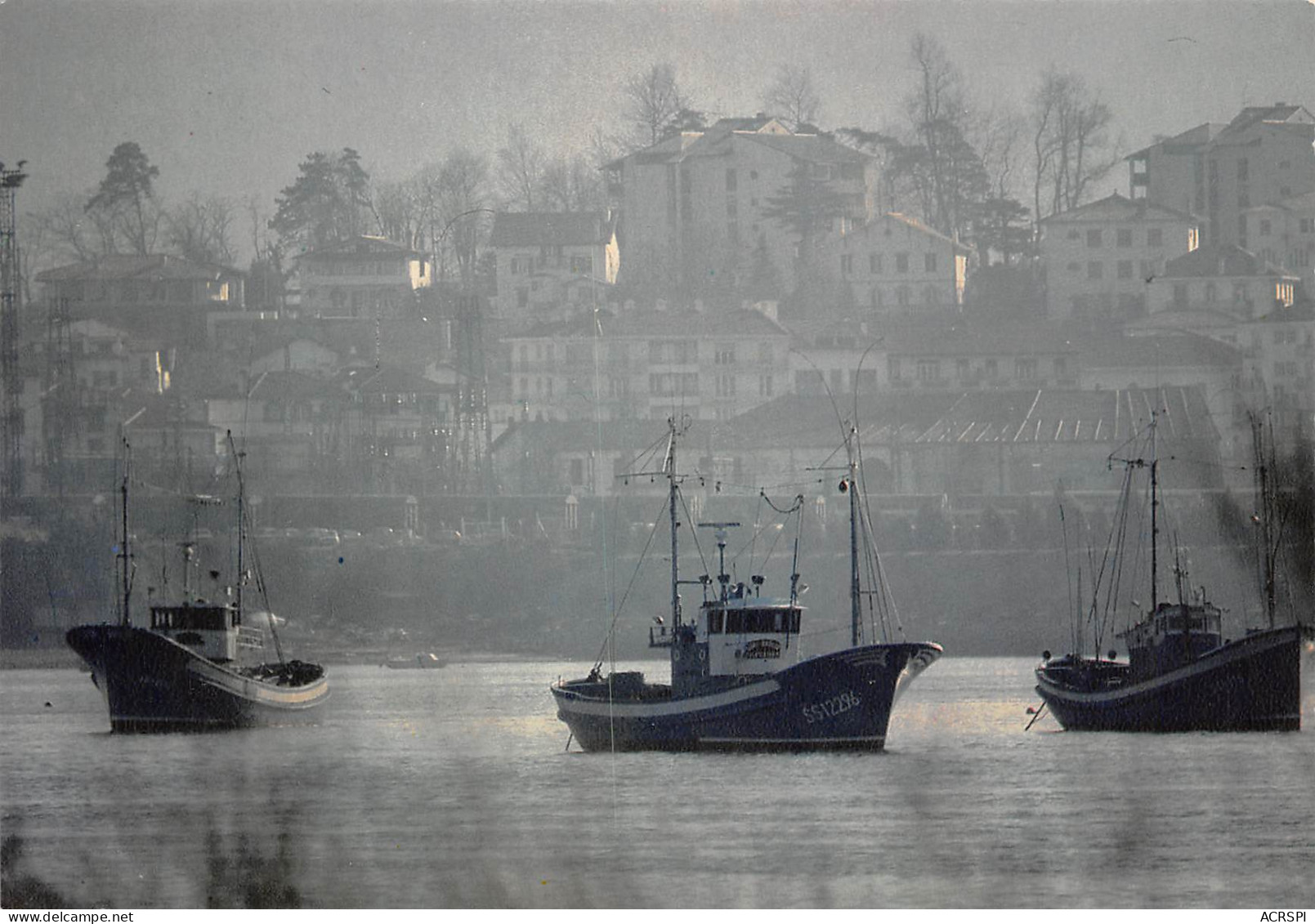 64 HENDAYE  Chalutiers Dans La Brume Port De La Floride Carte Vierge Non Circulé éditions CAP (Scans R/V) N° 3 \MO7059 - Hendaye