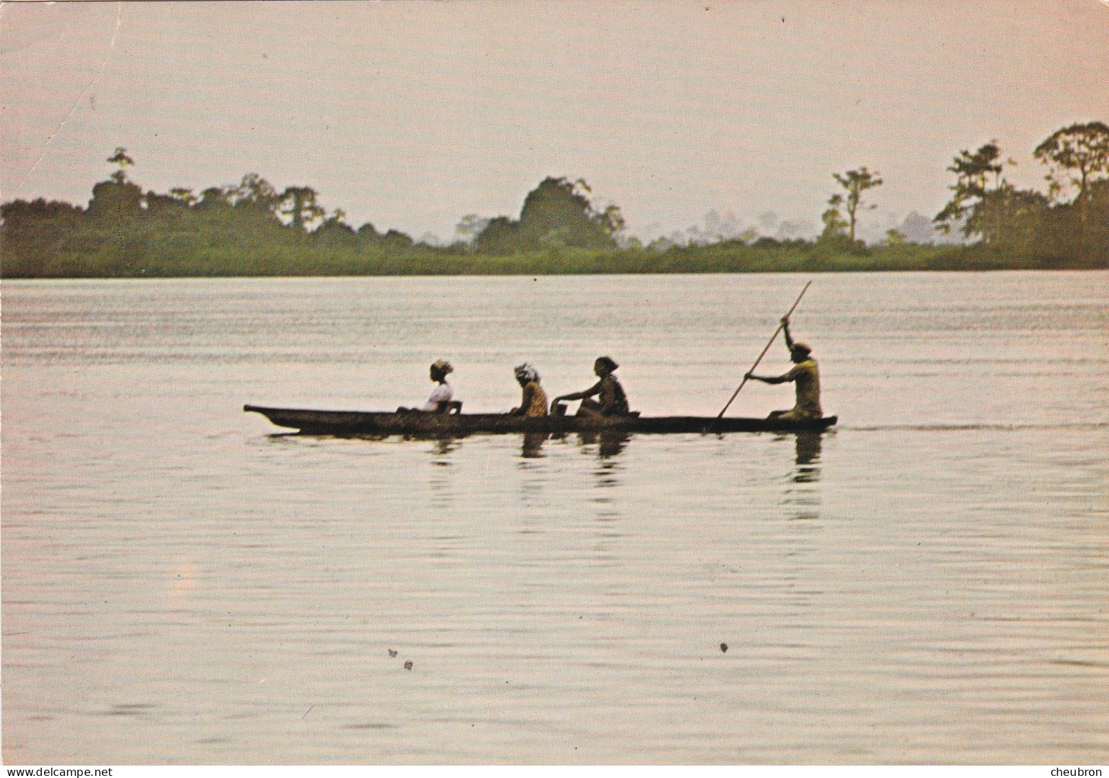 GABON. LAMBARENE.  PIROGUE SUR L'OGOOUE. + TEXTE ANNEE 1977 - Gabun