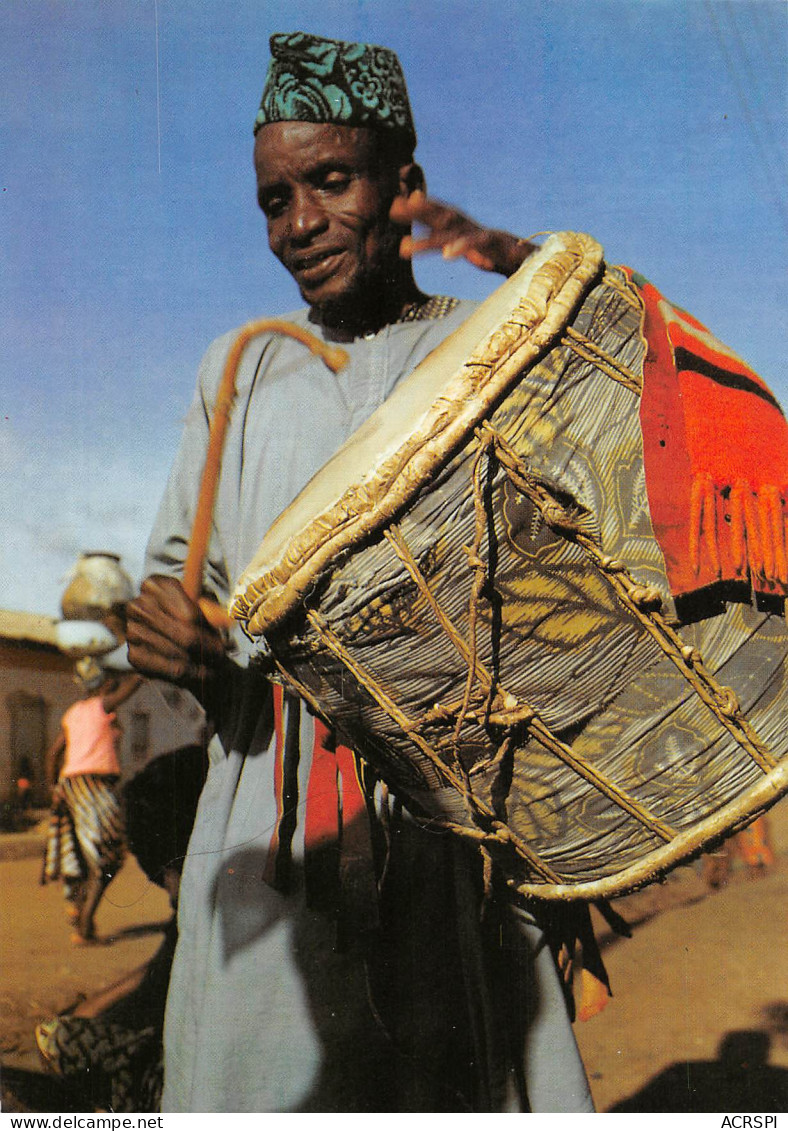 TOGO Lomé Joueur De Tambour En Bois Wooden Drummer Carte Vierge Non Circulé éd Desjeux  (Scans R/V) N° 46 \MP7103 - Togo