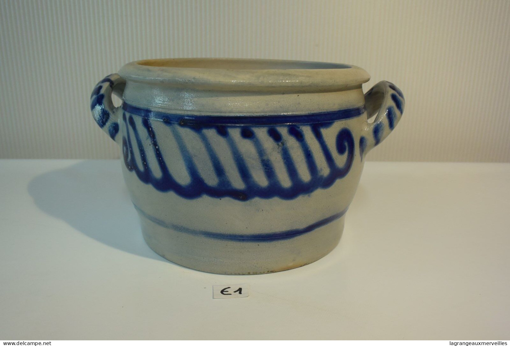 E1 Ancien Pot En Grés à Sel Bleu - Hedendaagse Kunst