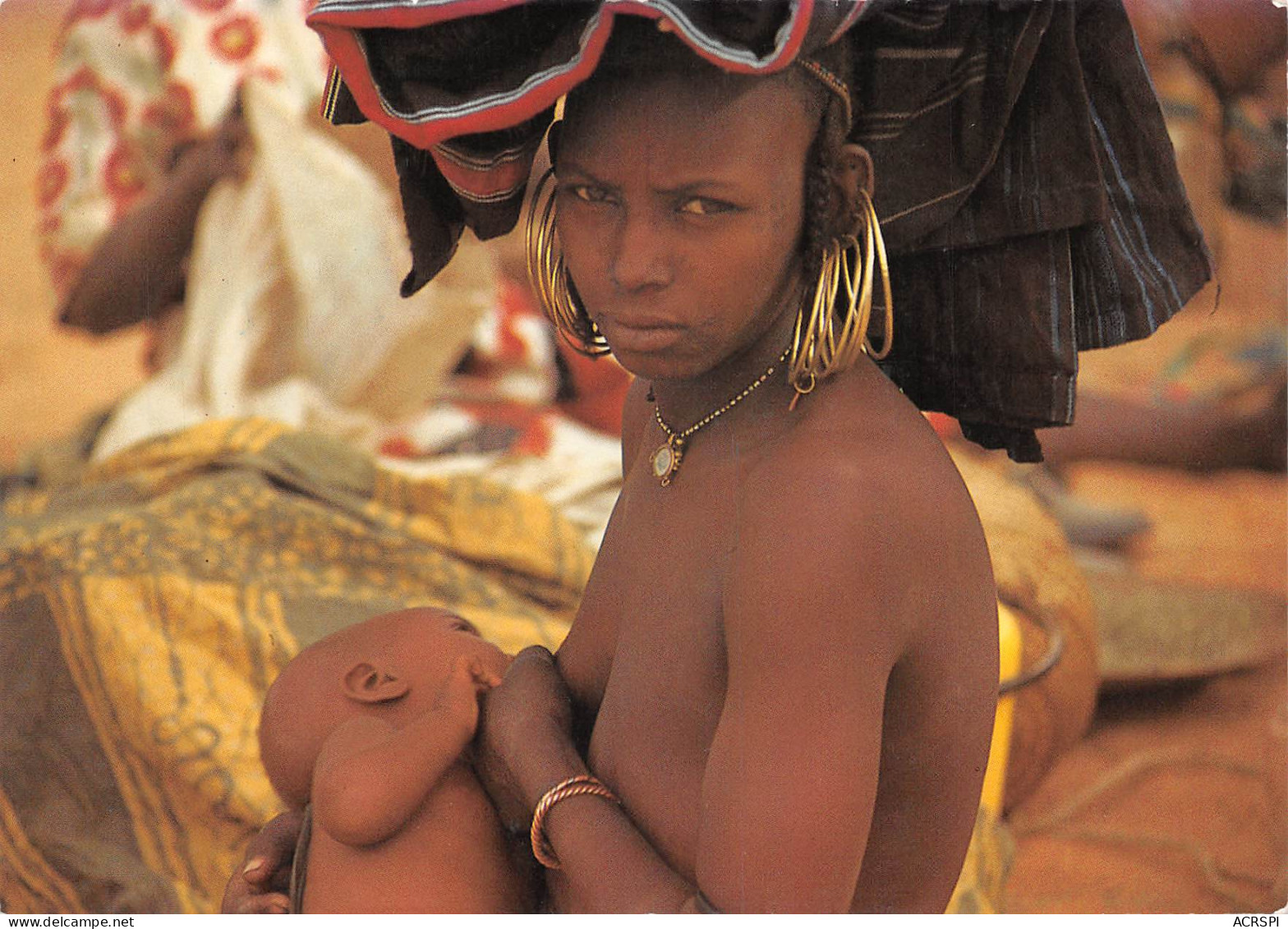 NIGER Femme PEULH BORORO Nourrissant Son Bébé Au Sein à DAKORO Dos Vierge (2 Scans) N° 32 \MP7113 - Niger