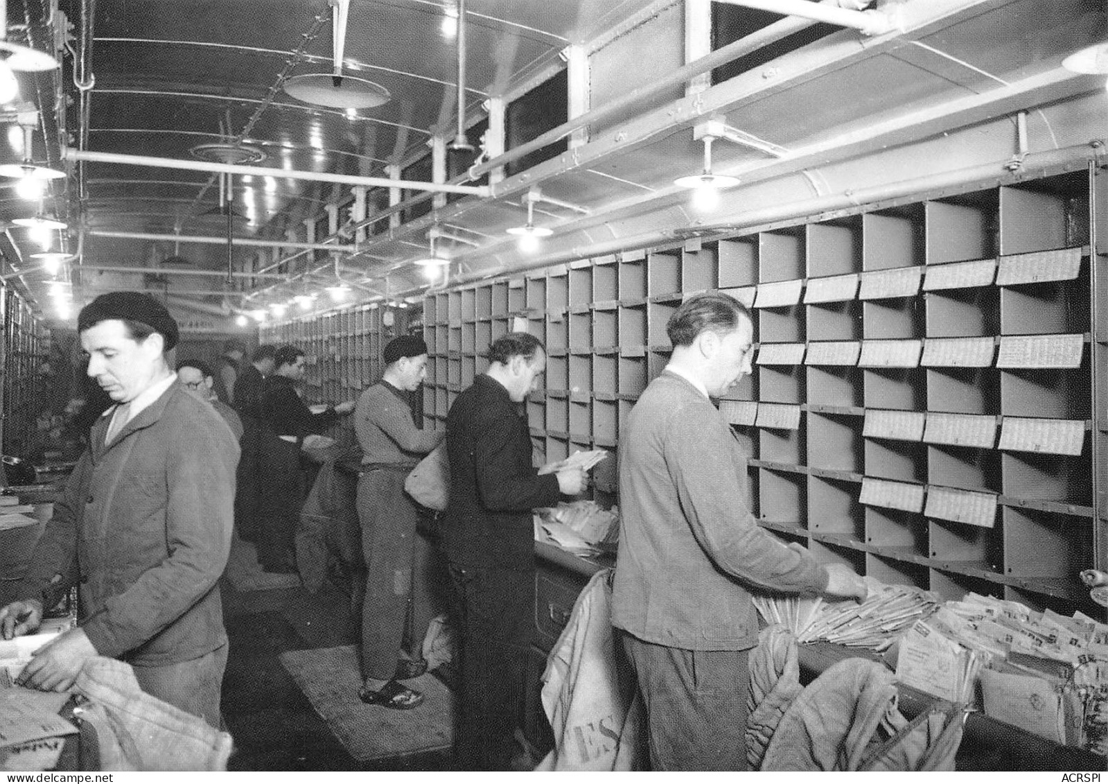 Paris 1945 POSTES PTT BUREAU AMBULANT  éditions Visualia Janvier 2011 Musée De La POSTE  (2 Scans) N° 37 \MP7116 - Distrito: 15