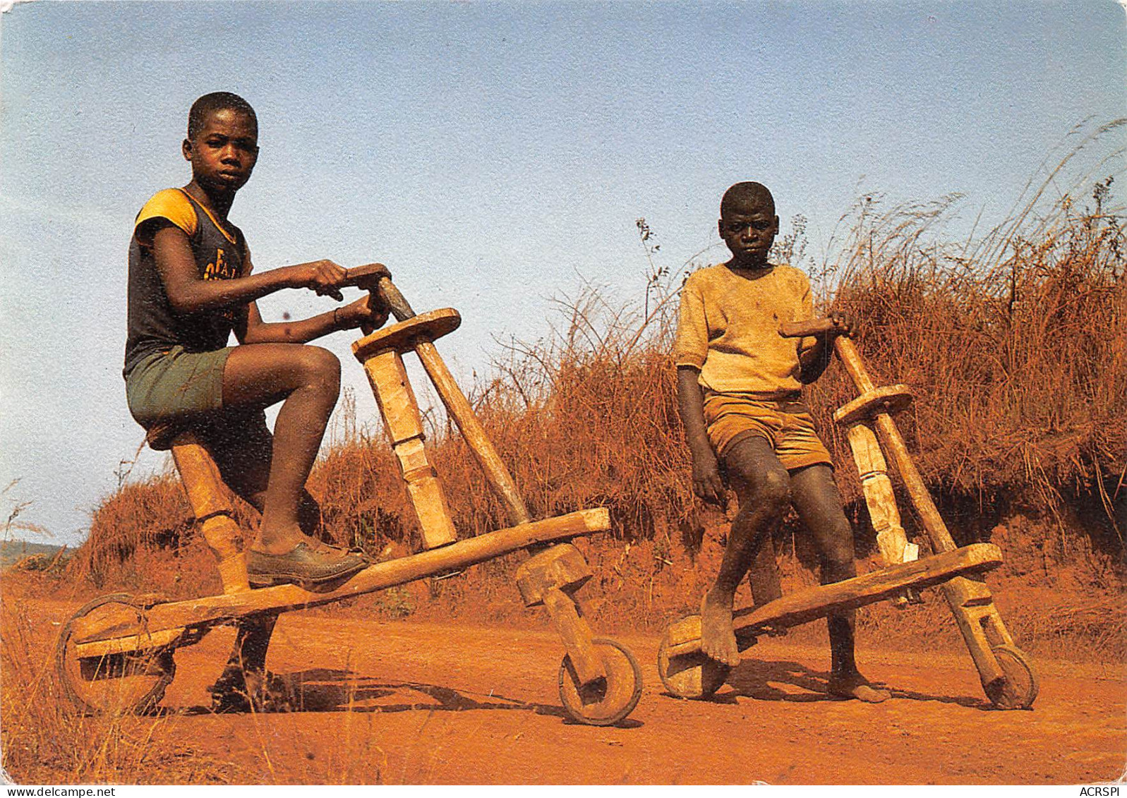 CAMEROUN Vélos En Bois   (Scan R/V) N° 56 \MP7122 - Camerun