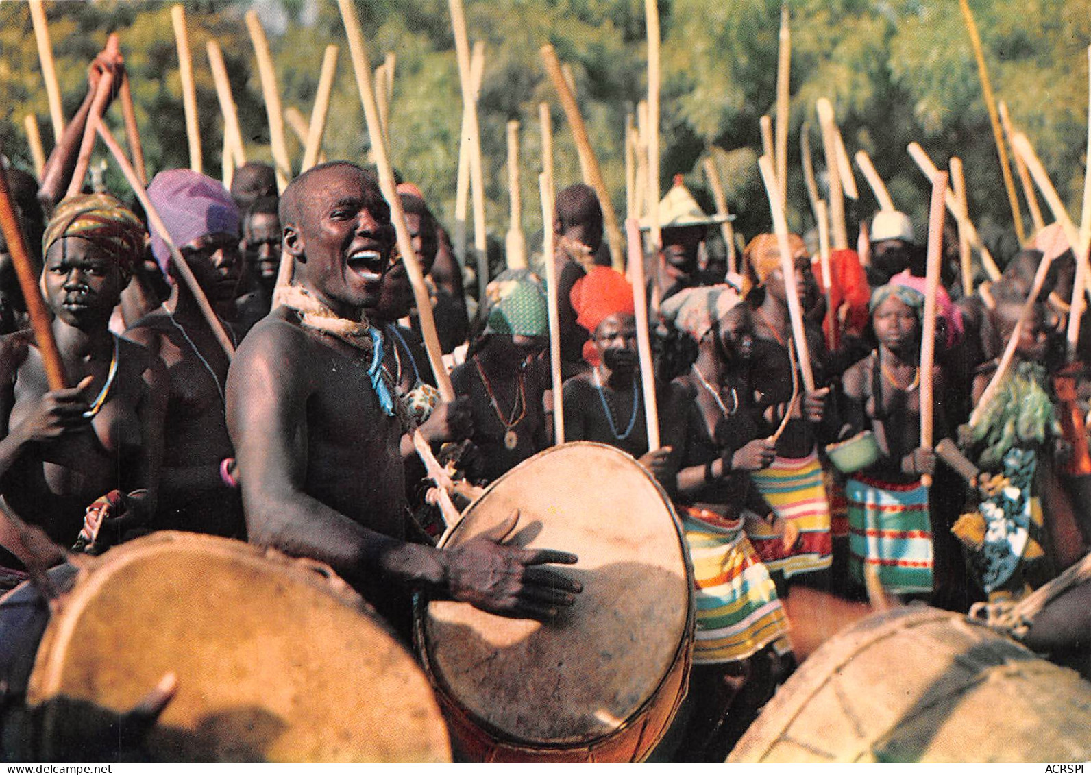 CAMEROUN Danse Des Guerriers TOUPOURI éd Comgétour Carte Vierge Non Circulé  (Scan R/V) N° 5 \MP7123 - Camerun