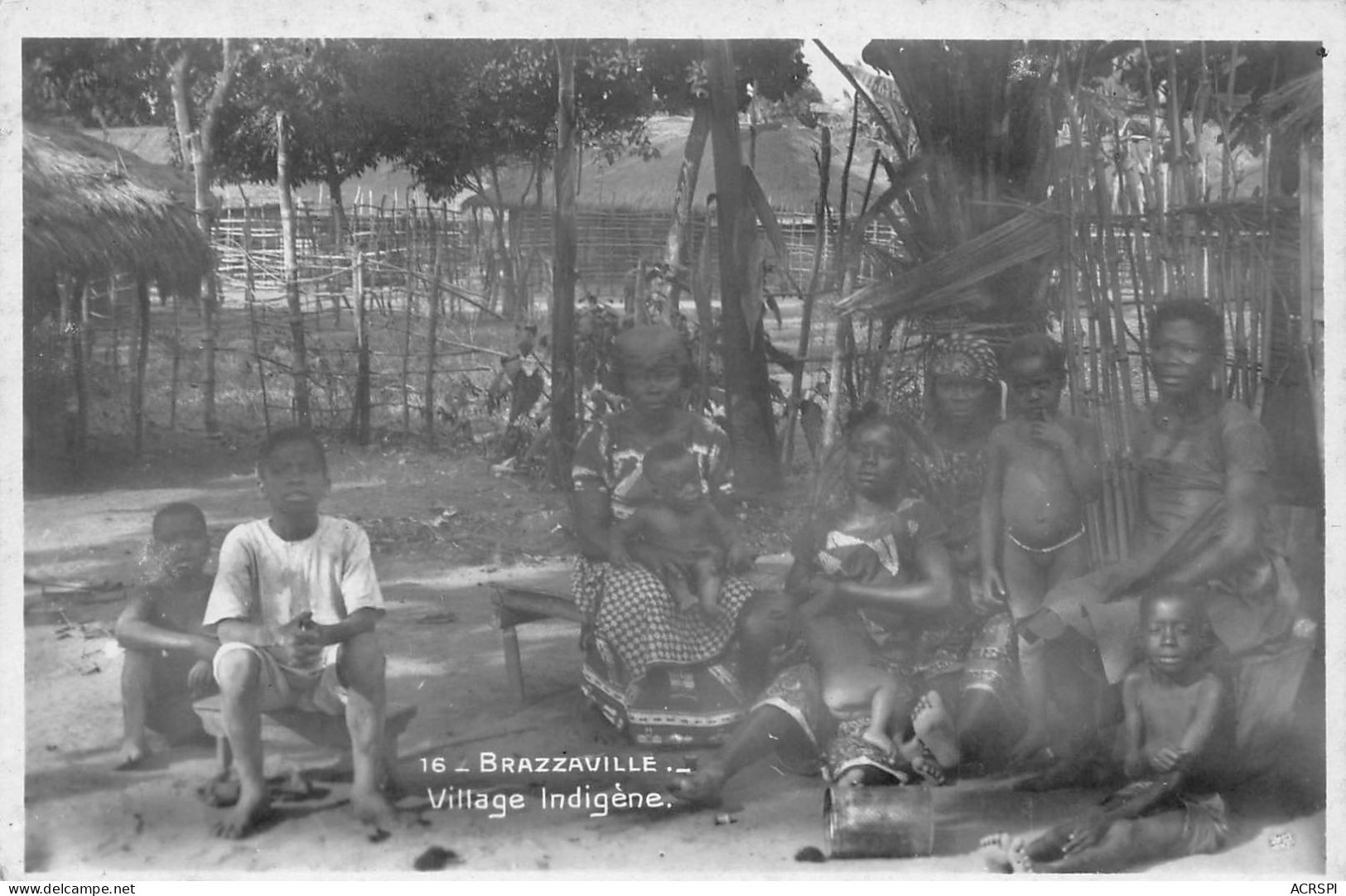 CONGO BRAZZAVILLE Intérieur De Village Indigène  édition Bessières Léopoldville  Dos Vierge (Scan R/V) N° 60 \MP7124 - Brazzaville