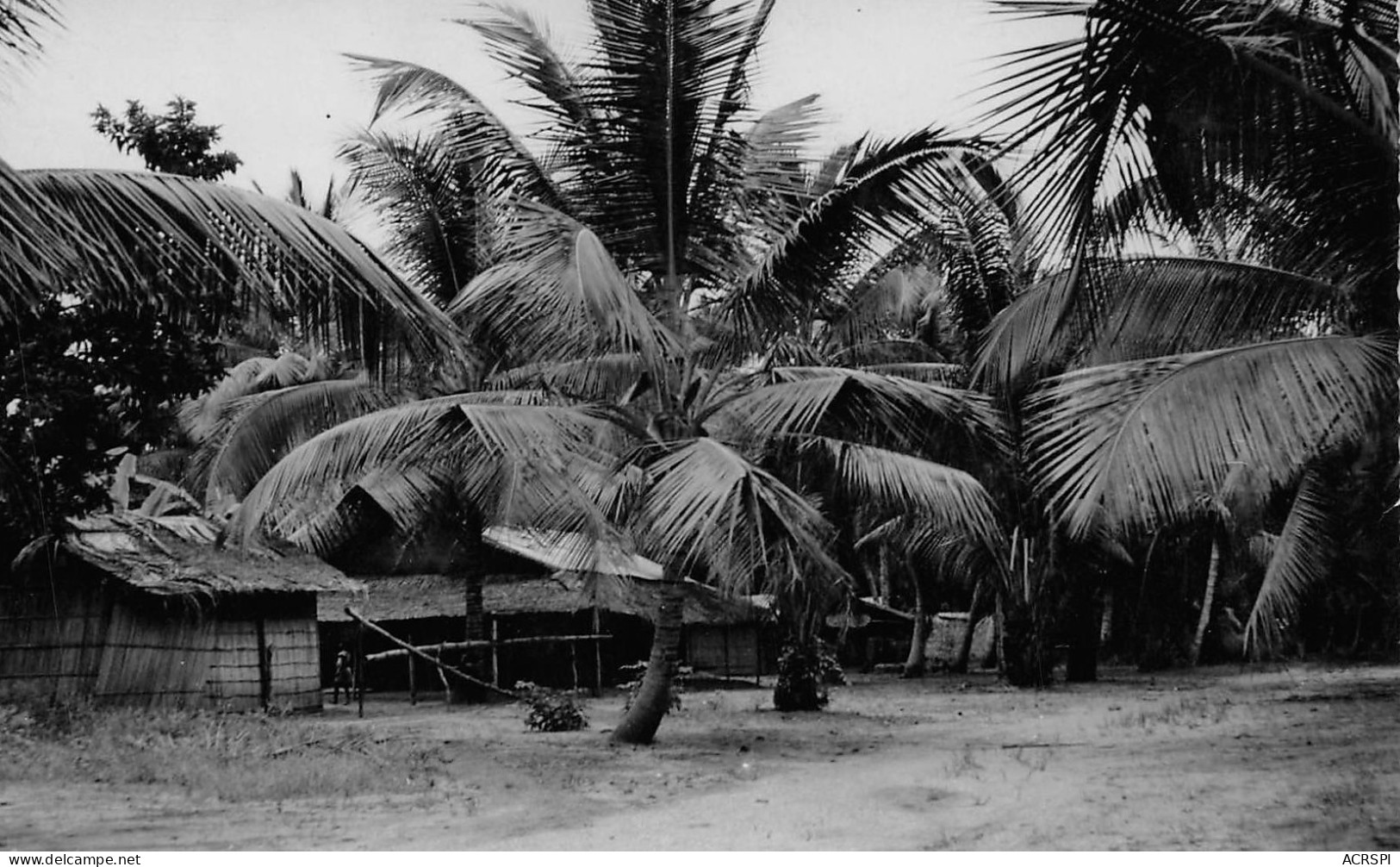 CONGO Brazzaville DIOSSO Paillottes Du Village (Scan R/V) N° 68 \MP7125 - Brazzaville