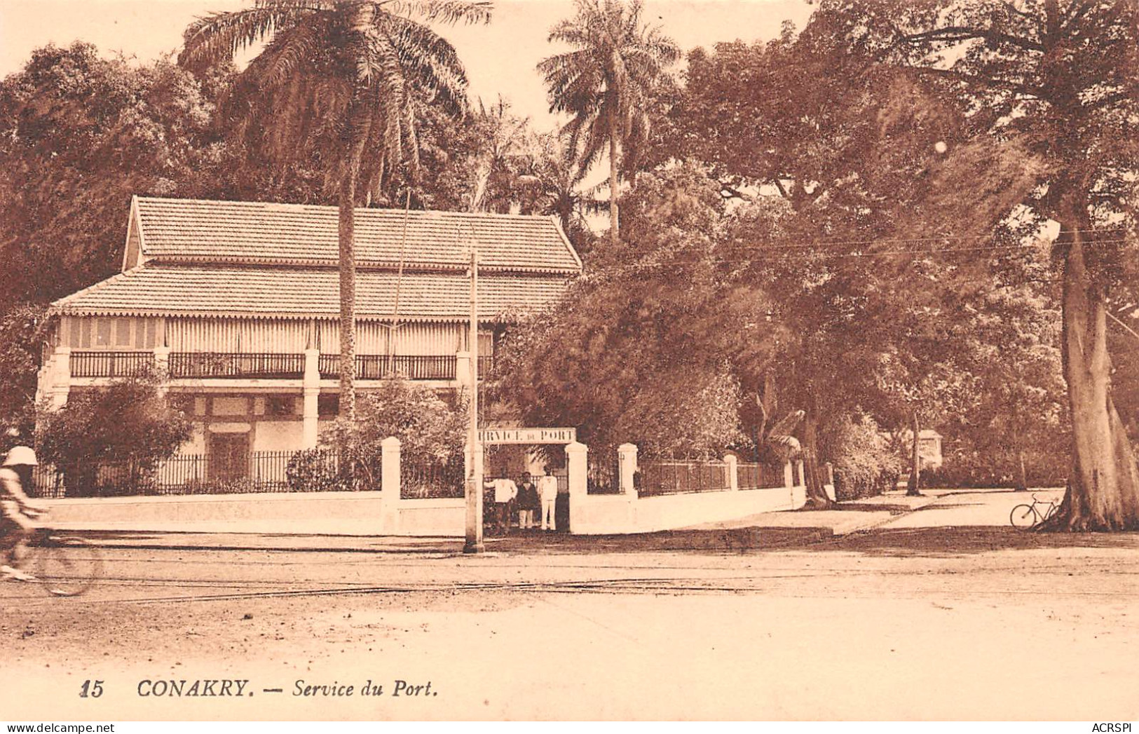 GUINEE  CONAKRY Le Service Du Port  Carte Vierge Non Circulé éd LEVY  (Scan R/V) N° 72 \MP7132 - Guinée Française