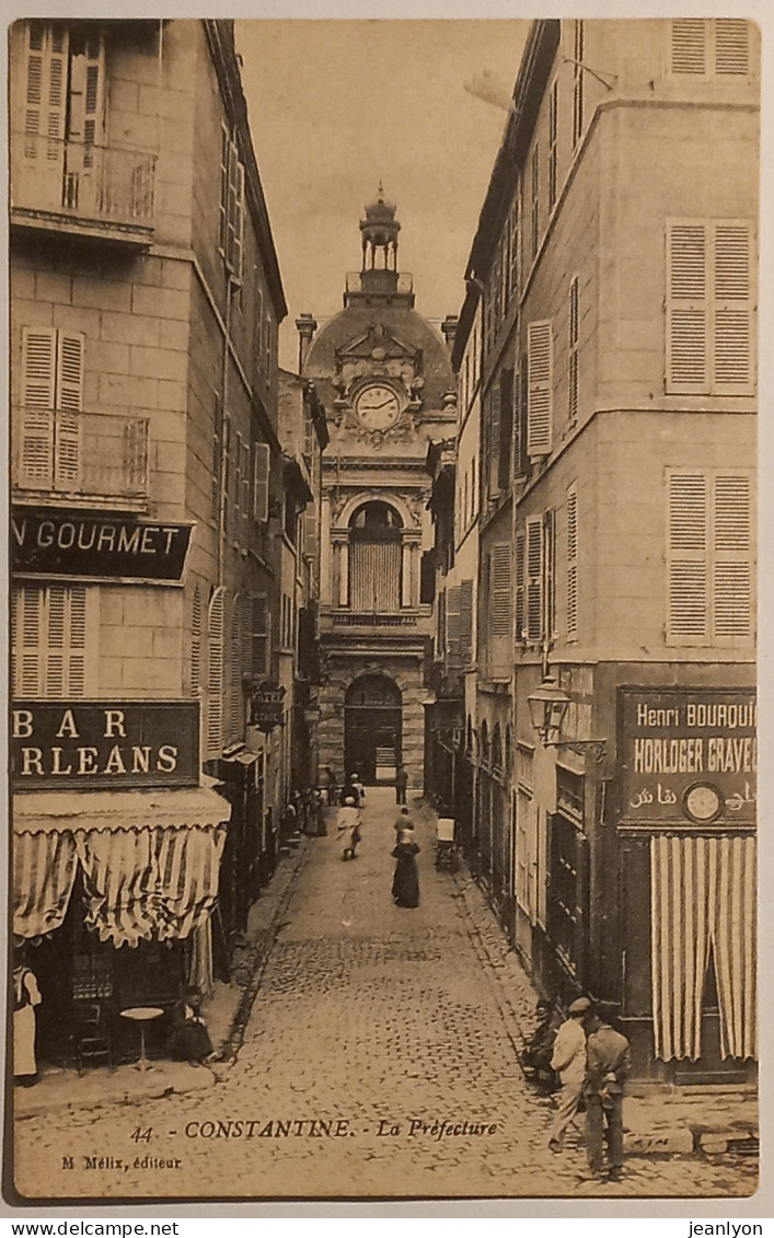 CONSTANTINE (Algérie) - Préfecture / Enseignes : Goumet , Bar , Horloger / Passants - Constantine