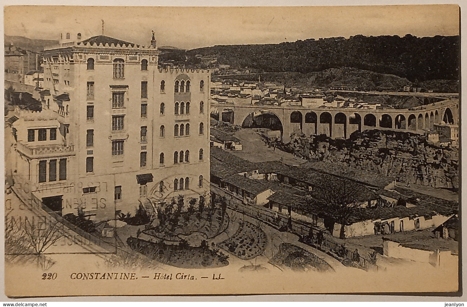 CONSTANTINE (Algérie) - Hotel Cirta - Acqueduc En Arrière Plan - Constantine