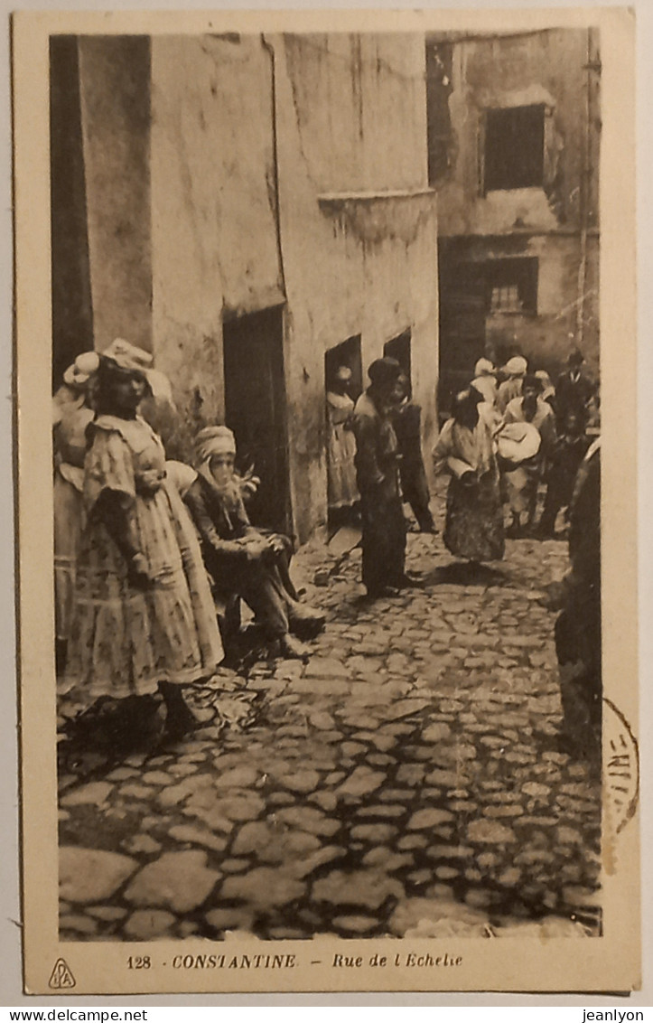 CONSTANTINE (Algérie) - Rue Echelle - Nombreux Passants Dans La Rue - Constantine