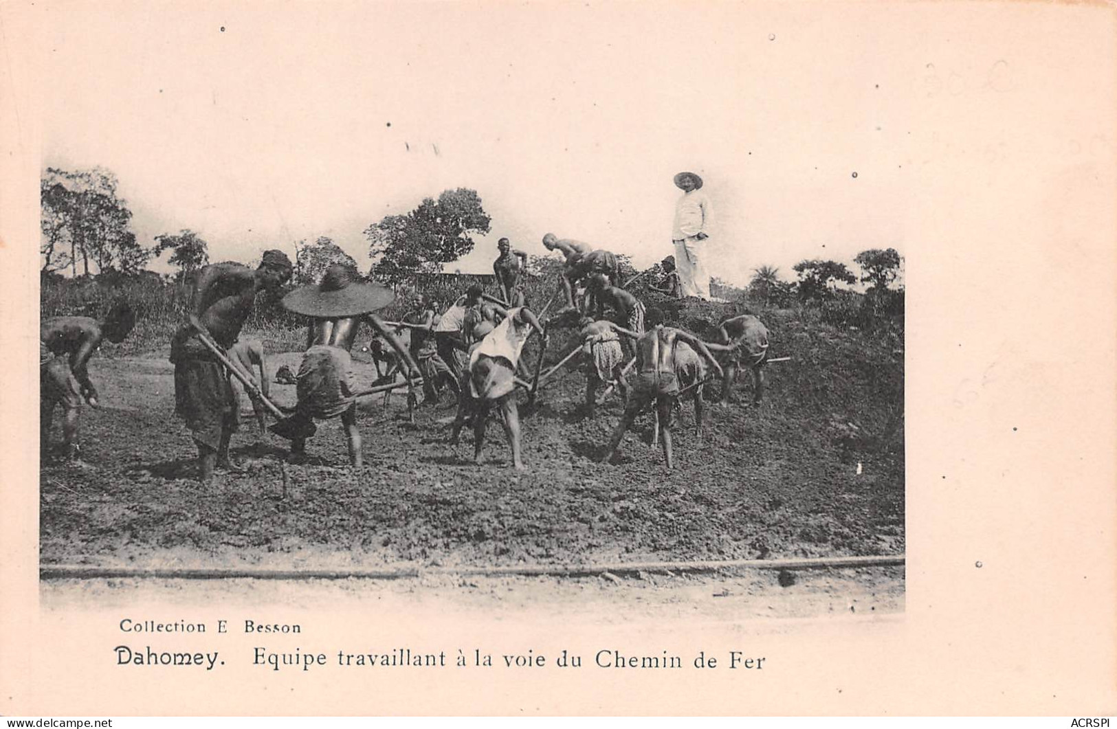 BENIN Ex Dahomey  Cotonou équipe Travaillant à La Voie Du Chemin De Fer Dos Vierge Non Voyagé  (Scan R/V) N° 77 \MP7135 - Benin