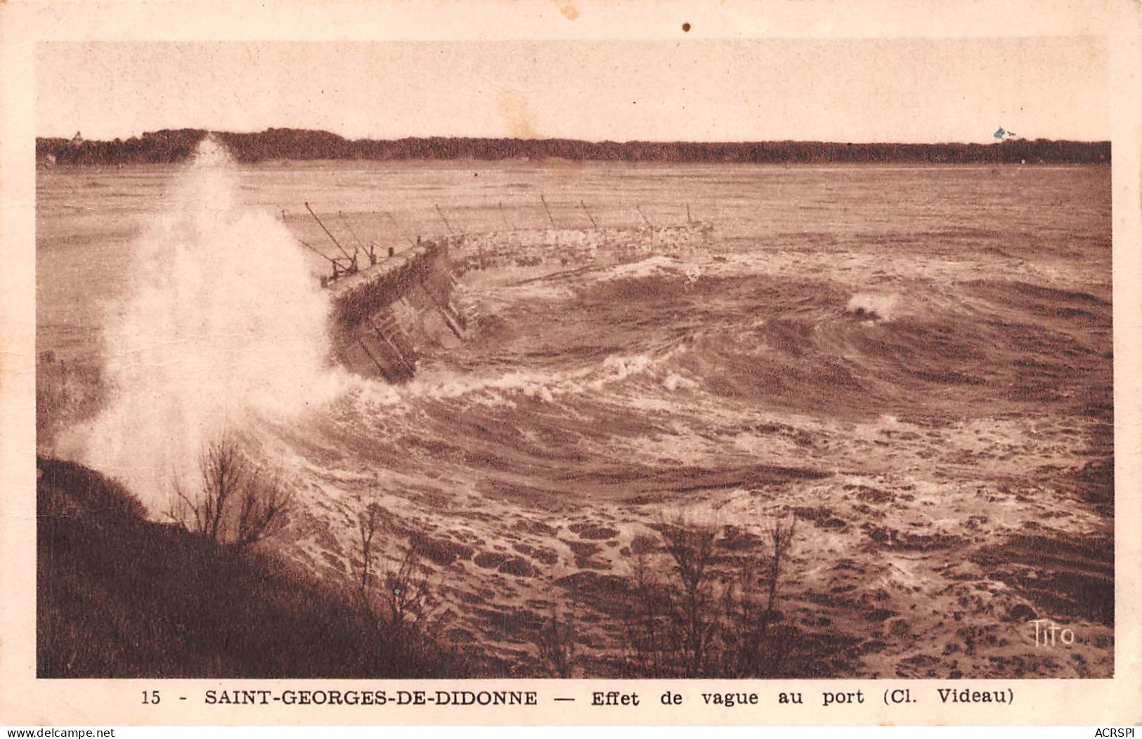 17 SAINT-GEORGES-DE-DIDONNE  Le Port Effet De Vague Sur La Digue  (Scan R/V) N° 30 \MP7140 - Saint-Georges-de-Didonne