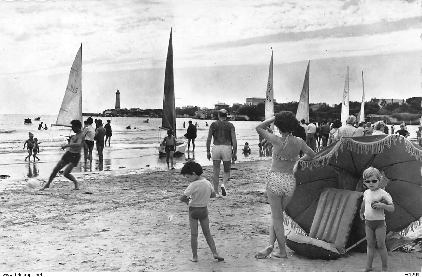 17 SAINT-GEORGES-DE-DIDONNE La Plage Et Les Dériveurs  Carte Vierge Non Circulé (Scan R/V) N° 44 \MP7140 - Saint-Georges-de-Didonne