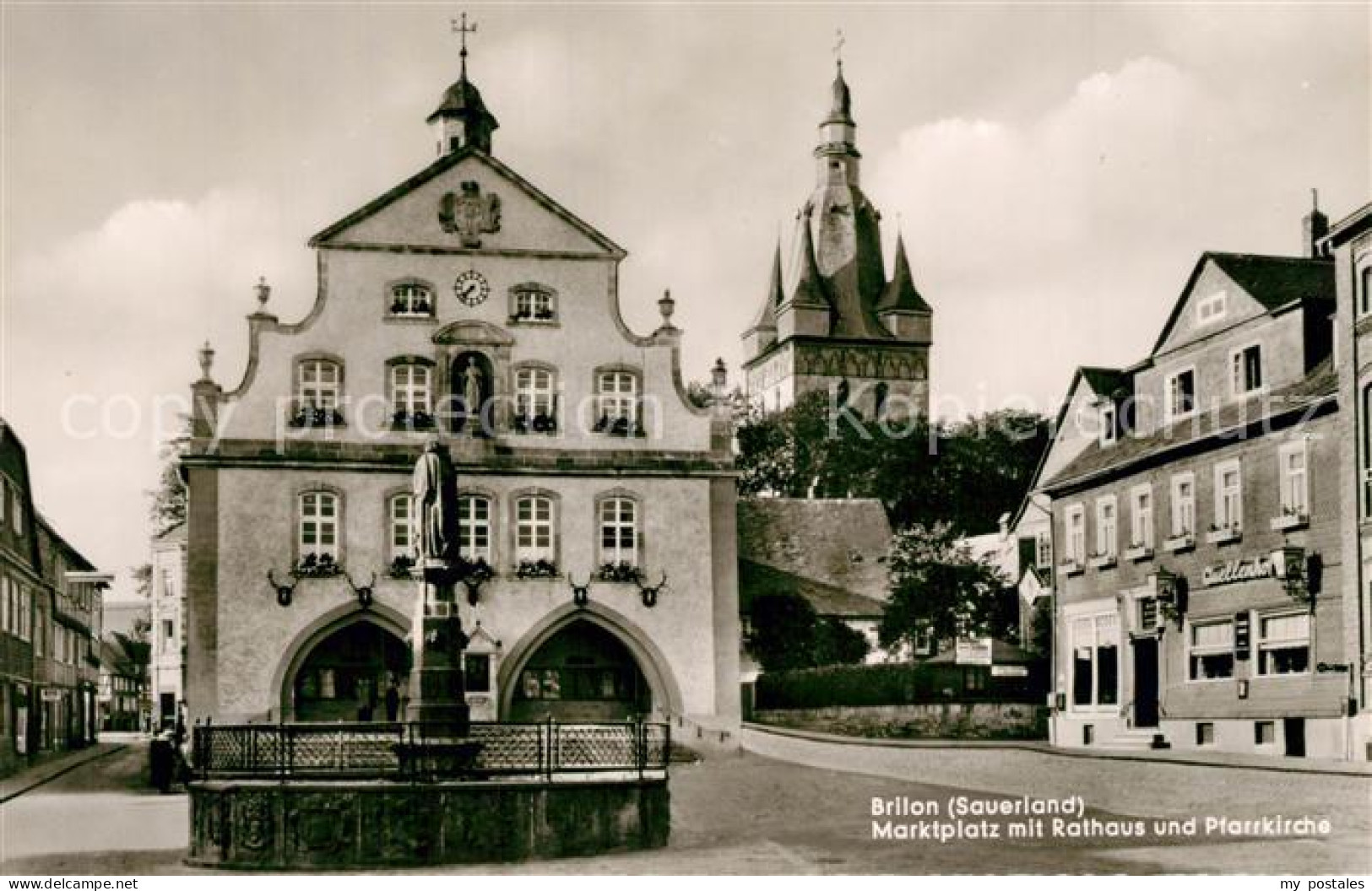 73294802 Brilon Marktplatz Rathaus Pfarrkirche Brilon - Brilon