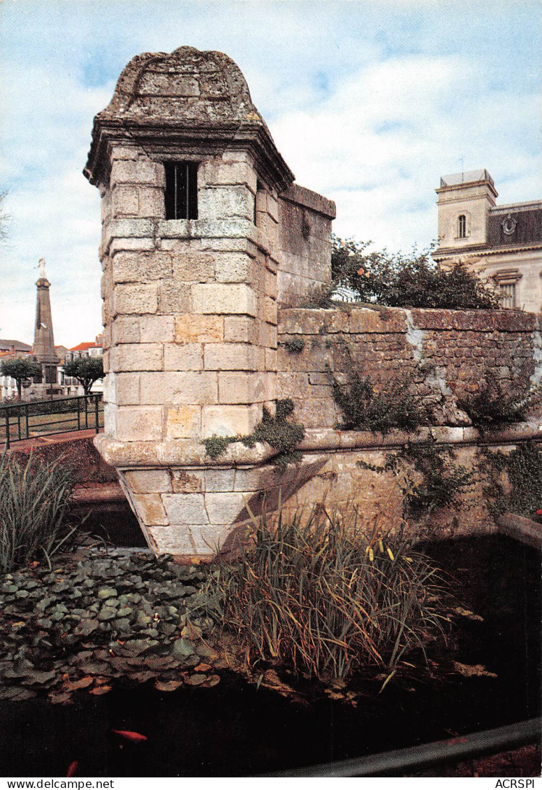 17 ROCHEFORT-SUR-MER  L'Echauguette Dernier Vestige Des Remparts De La Ville  (Scan R/V) N° 13 \MP7143 - Rochefort