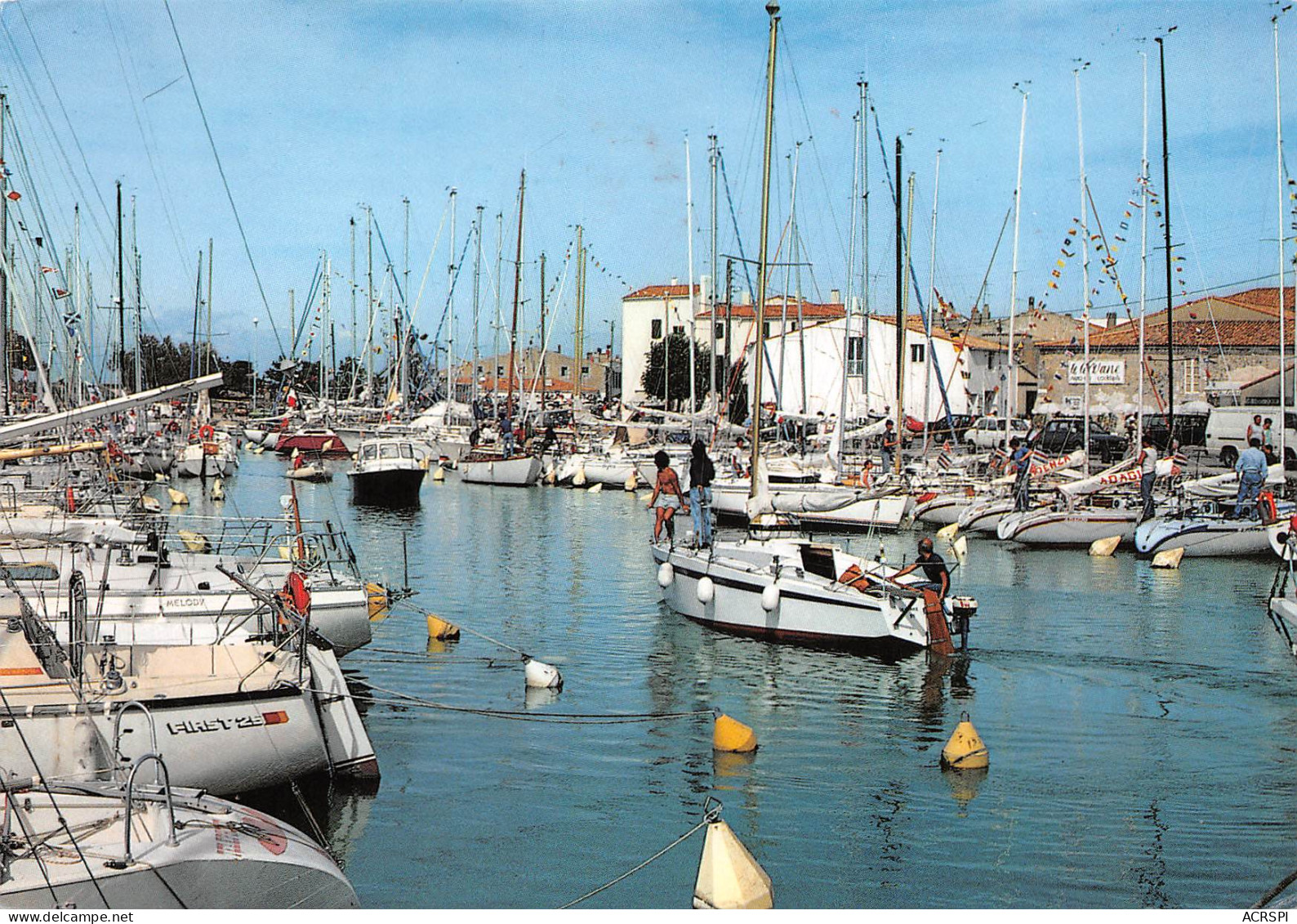 17 île De Ré SAINT-MARTIN-DE-RÉ  Yachts Dans Le Bassin à Flots  (Scan R/V) N°46 \MP7144 - Saint-Martin-de-Ré