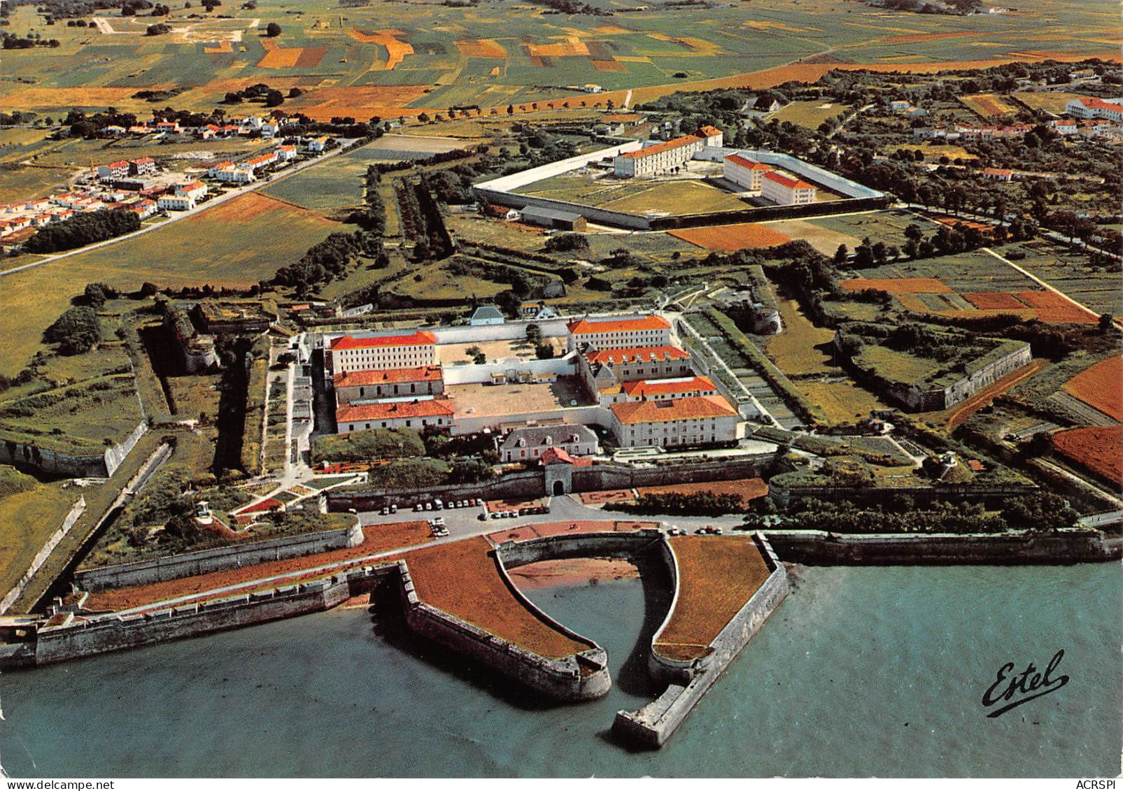 17 île De Ré SAINT-MARTIN-DE-RÉ  Le Petit Port Le  Pénitencier Et La Maison D'arret   (Scan R/V) N°75 \MP7144 - Saint-Martin-de-Ré