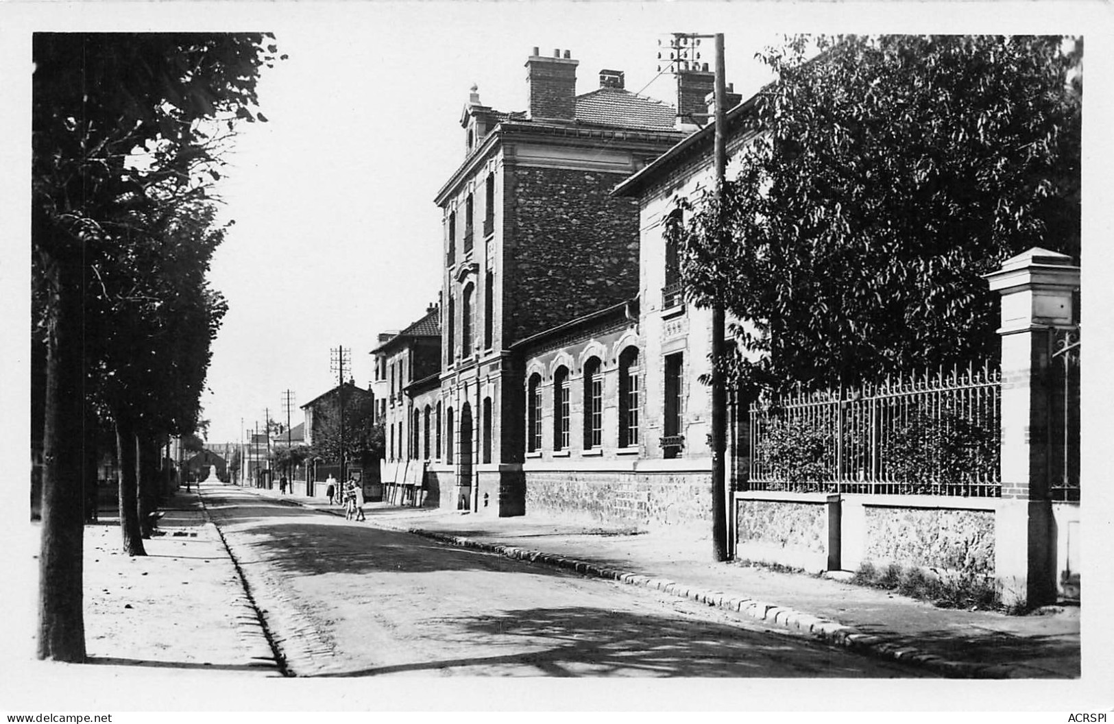 93 AULNAY Sous BOIS : Place Camélinat Et Les Ecoles Du Parc (Scan R/V) N° 52 \MP7148 - Aulnay Sous Bois