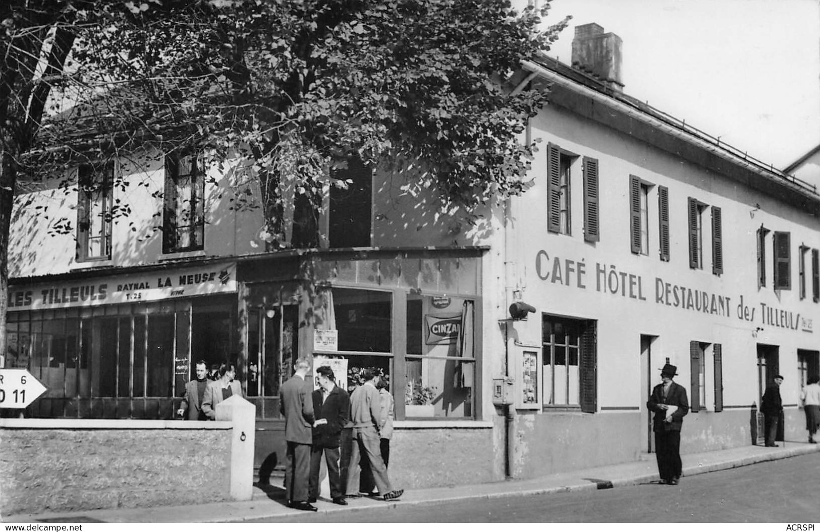 01  HAUTEVILLE-LOMPNES  Café Hôtel Restaurant Les Tilleuls éd Grandgirard  (Scan R/V) N° 29 \MP7150 - Hauteville-Lompnes
