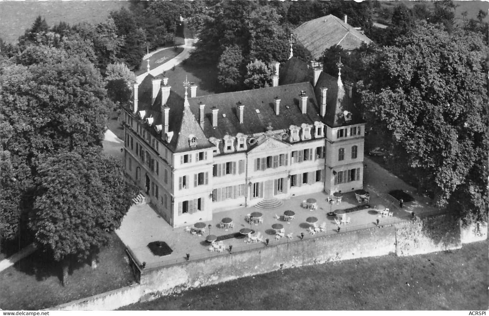 01 DIVONNE LES BAINS - Le Chateau Vue Aérienne  (Scan R/V) N° 57 \MP7150 - Divonne Les Bains