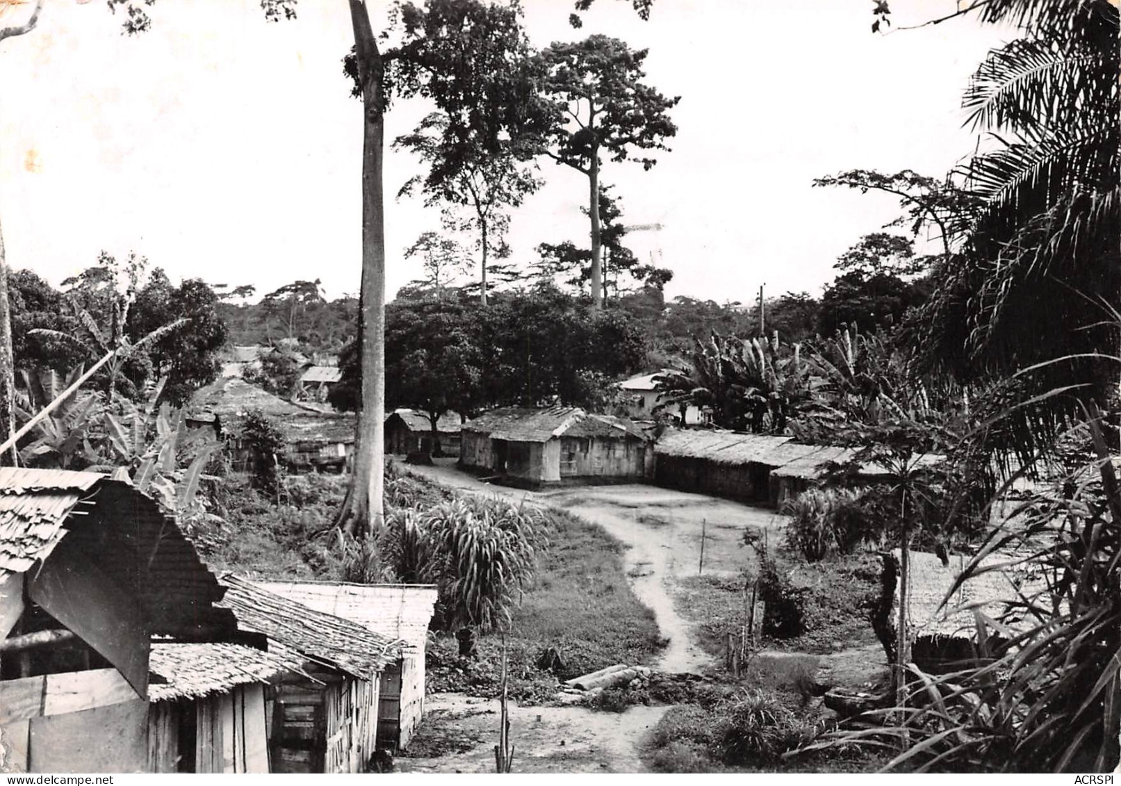 GABON LIBREVILLE Un Village Dans Les Environs éd Gaud (Scan R/V) N° 63 \MP7162 - Gabon