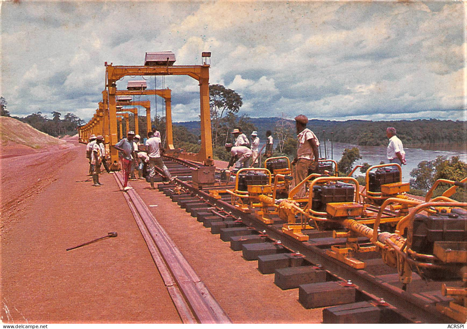 GABON Construction Du Transgabonais 1975-1986  éditions Trolez Libreville  (Scan R/V) N° 2 \MP7164 - Gabon