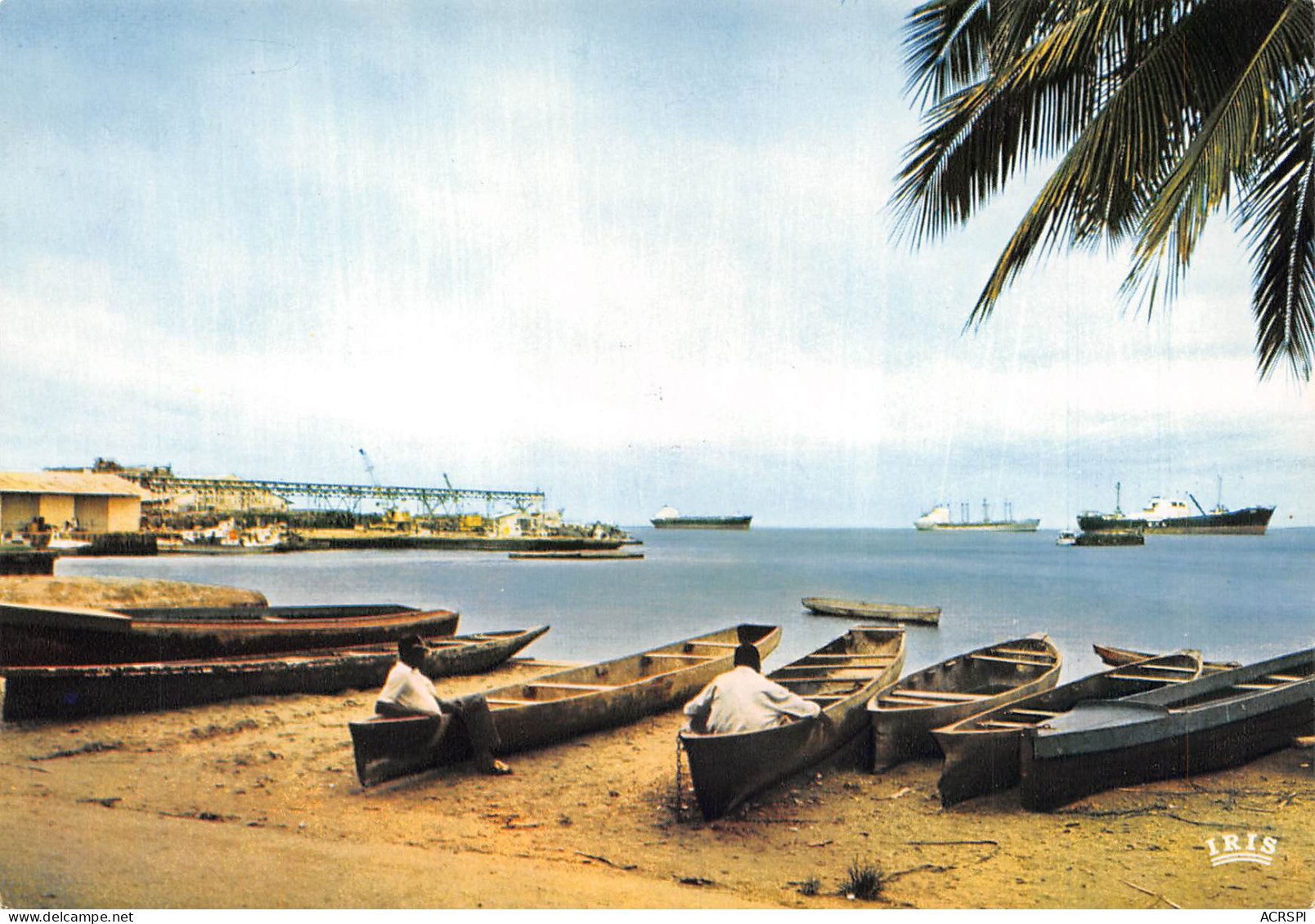 Gabon PORT-GENTIL  Barques Et Pirogues Face Au Port édition Hachette   (Scan R/V) N° 16 \MP7166 - Gabun