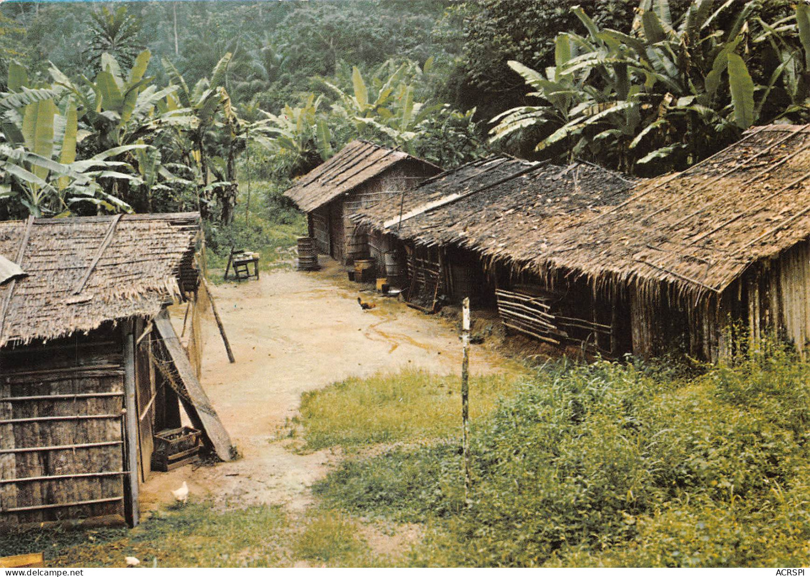 GABON  Un Campement En Foret édition TROLEZ  LIBREVILLE    (Scan R/V) N° 56 \MP7166 - Gabon