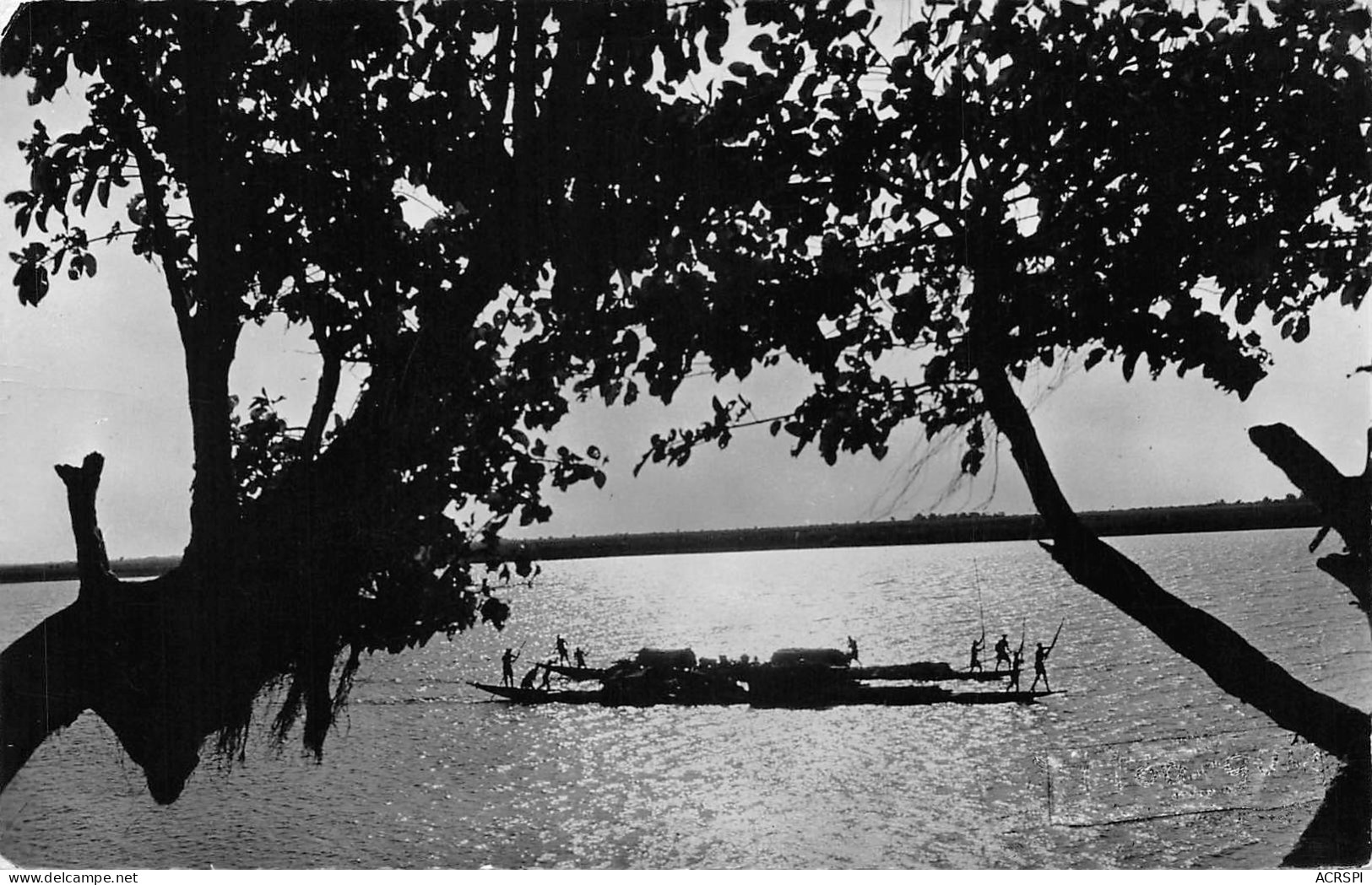 NIGER Barques Et Pirogues Sur Le Fleuve édition Souchette à NIAMEY  (Scan R/V) N° 66 \MP7166 - Niger
