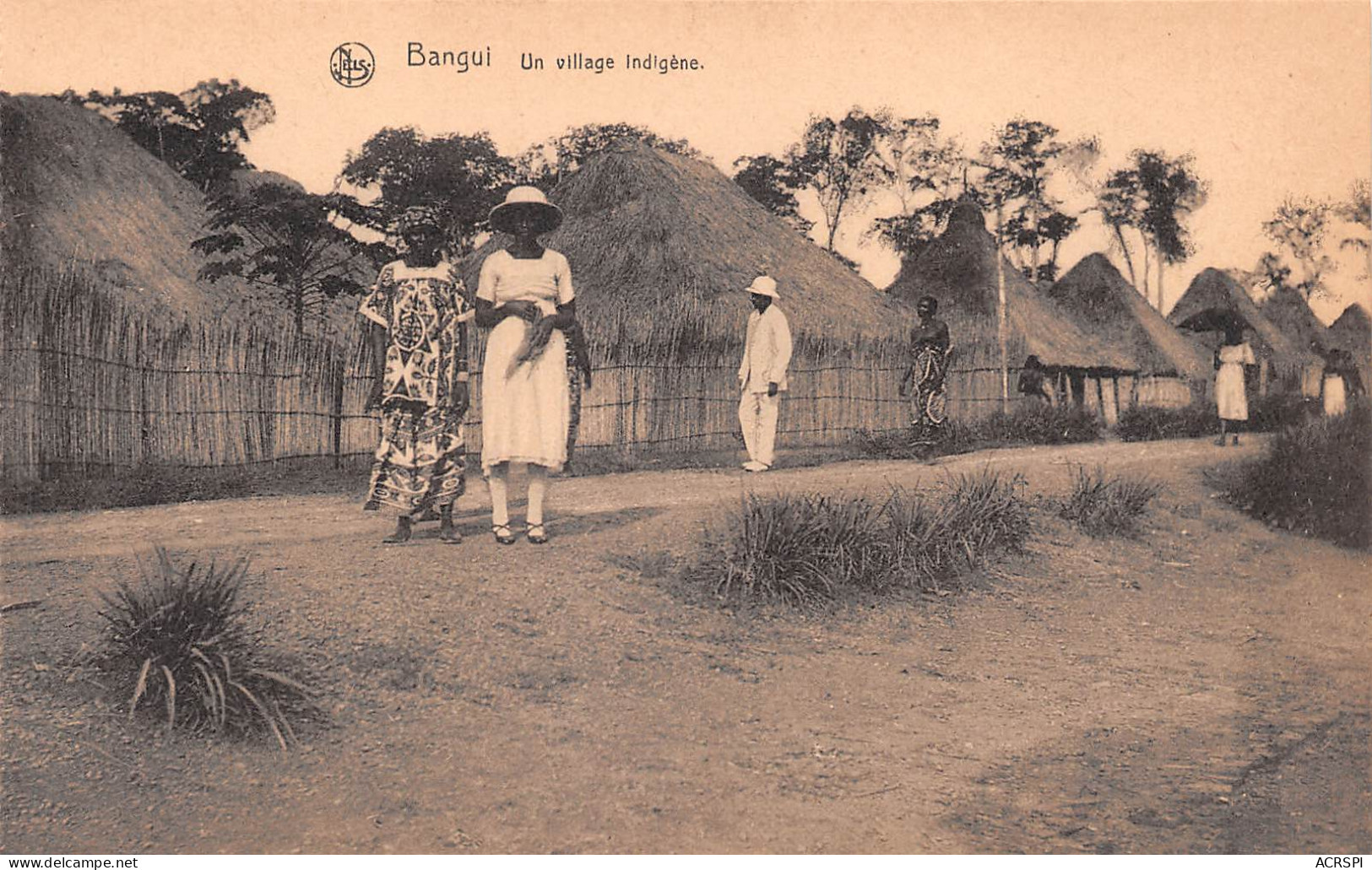 République Centrafricaine BANGUI Intérieur Du Village édition Nels (Scan R/V) N° 74 \MP7166 - Centrafricaine (République)