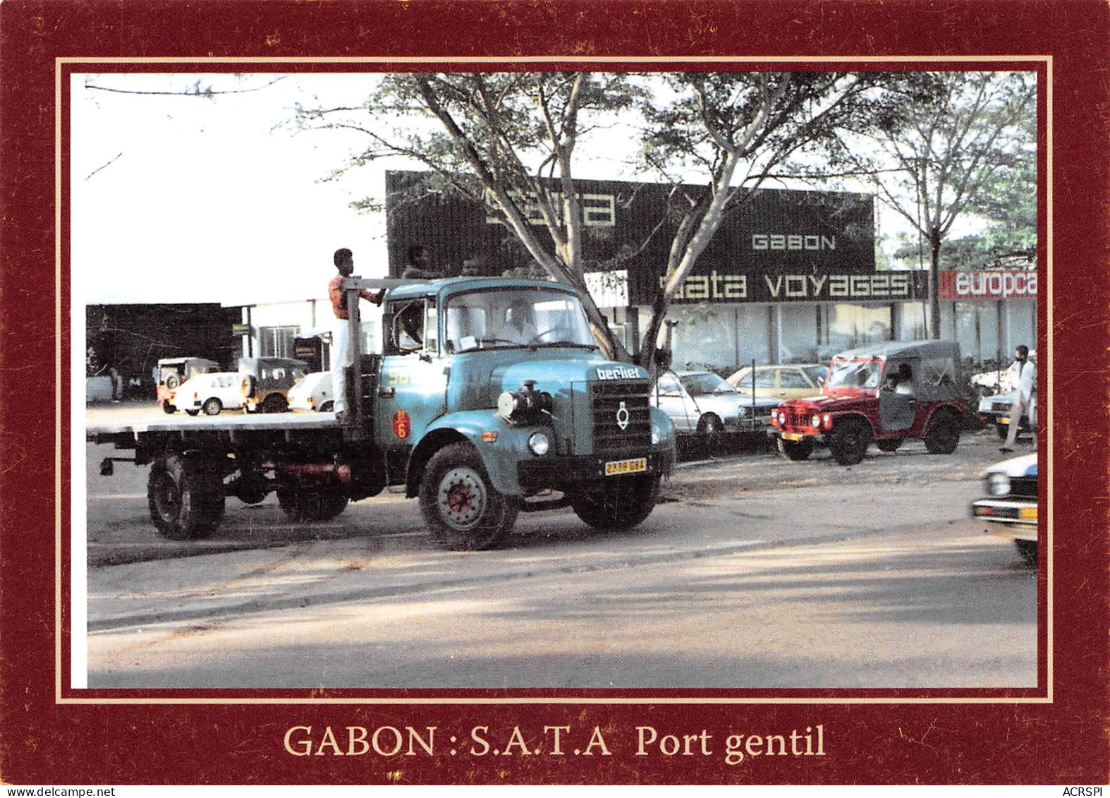 Gabon PORT-GENTIL 1984 La SATA Acconage Un Berlier Quitte Sa Base Pour L'aéroport (Scan R/V) N° 28 \MP7166 - Gabon