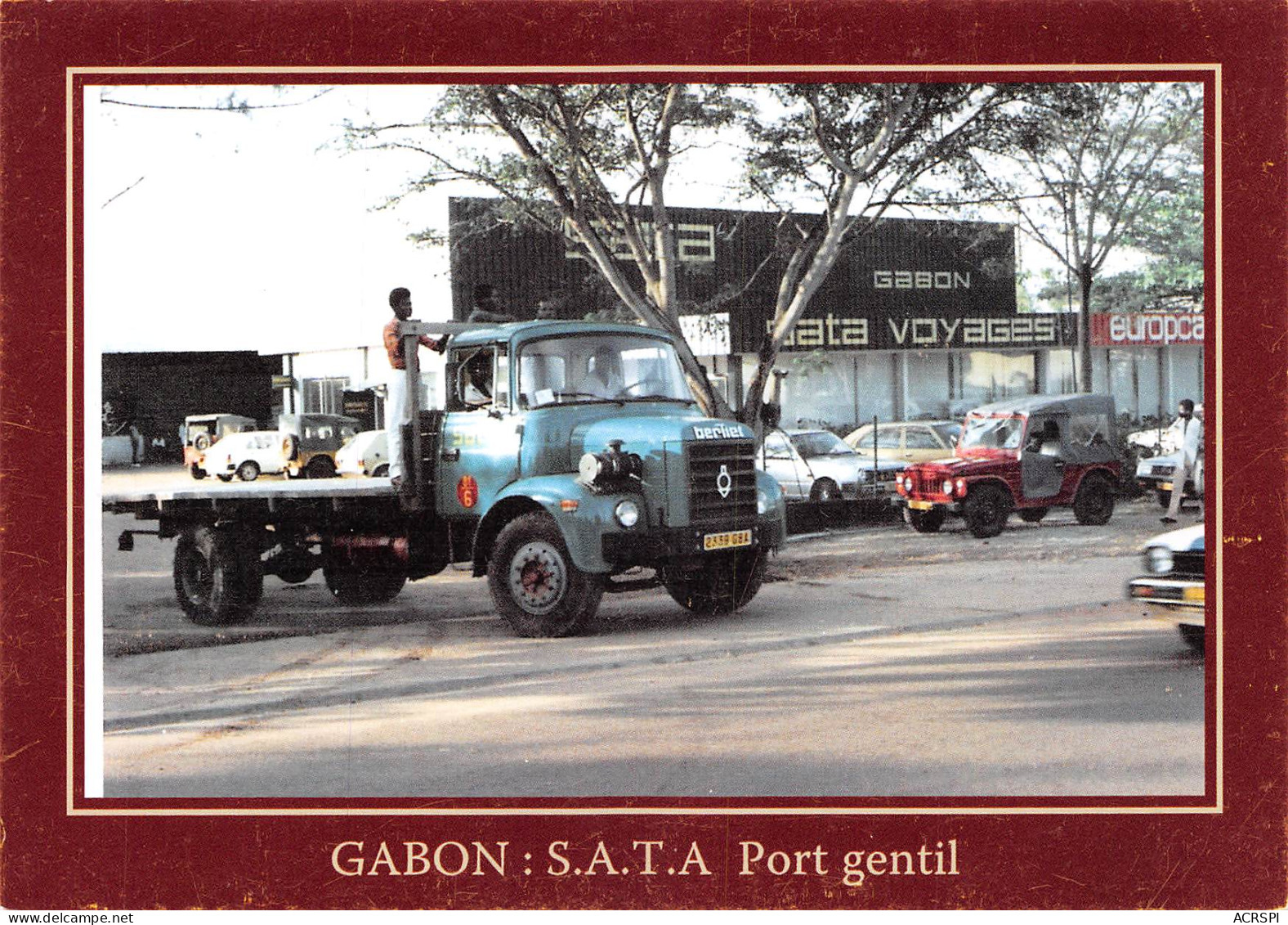Gabon PORT-GENTIL 1984 La SATA Acconage Un Berlier Quitte Sa Base Pour L'aéroport En 1984 (Scan R/V) N° 29 \MP7166 - Gabon